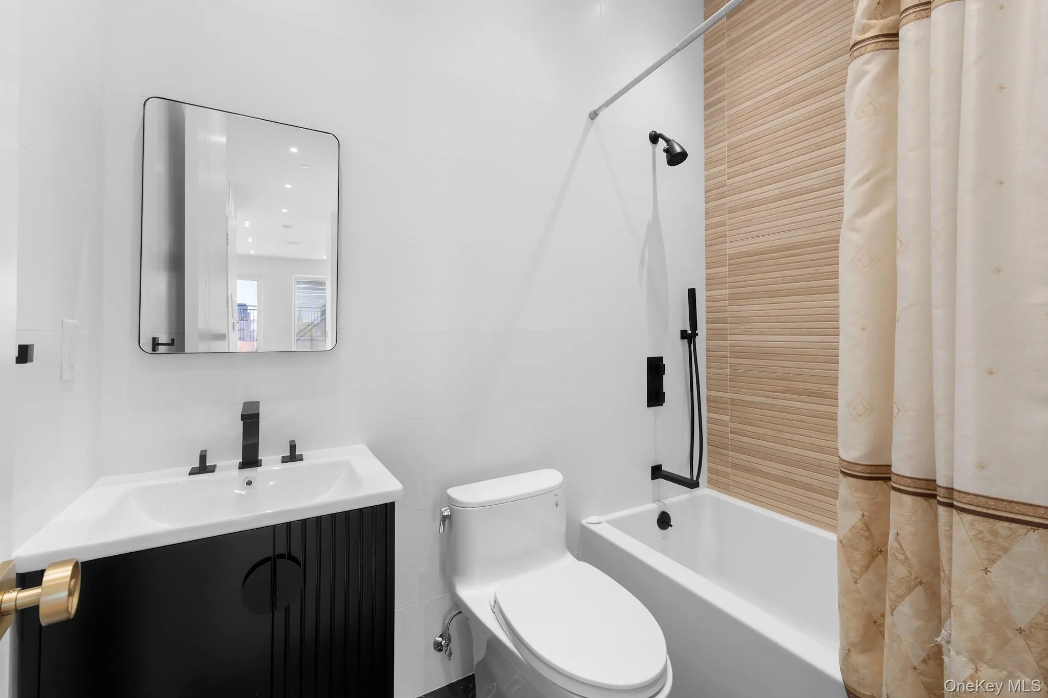 207 Lee Avenue, New York, NY, 5 Bedrooms Bedrooms, 8 Rooms Rooms,3 BathroomsBathrooms,Residential,For Rent,Lee,0,1063446 207 Lee Avenue, New York, NY, 5 Bedrooms Bedrooms, 8 Rooms Rooms,3 BathroomsBathrooms,Residential,For Rent,Lee,0,1063446