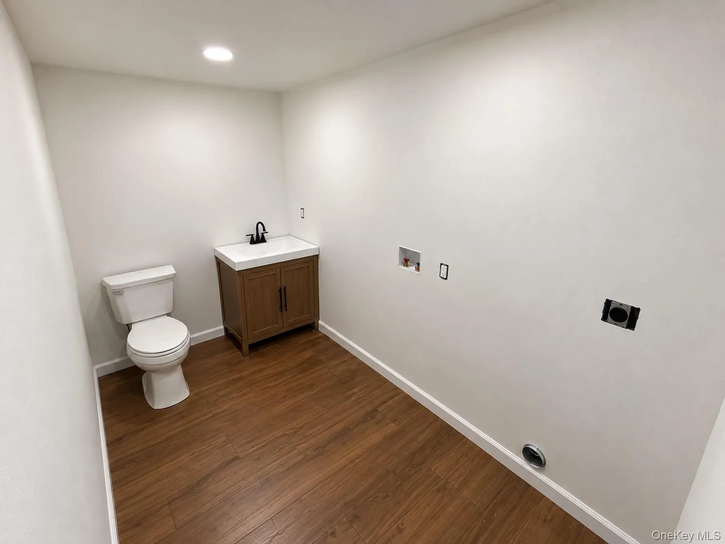 9 Balsam Drive, Brookhaven, NY, 3 Bedrooms Bedrooms, 5 Rooms Rooms,1 BathroomBathrooms,Residential,For Rent,Balsam,0,1063487 9 Balsam Drive, Brookhaven, NY, 3 Bedrooms Bedrooms, 5 Rooms Rooms,1 BathroomBathrooms,Residential,For Rent,Balsam,0,1063487