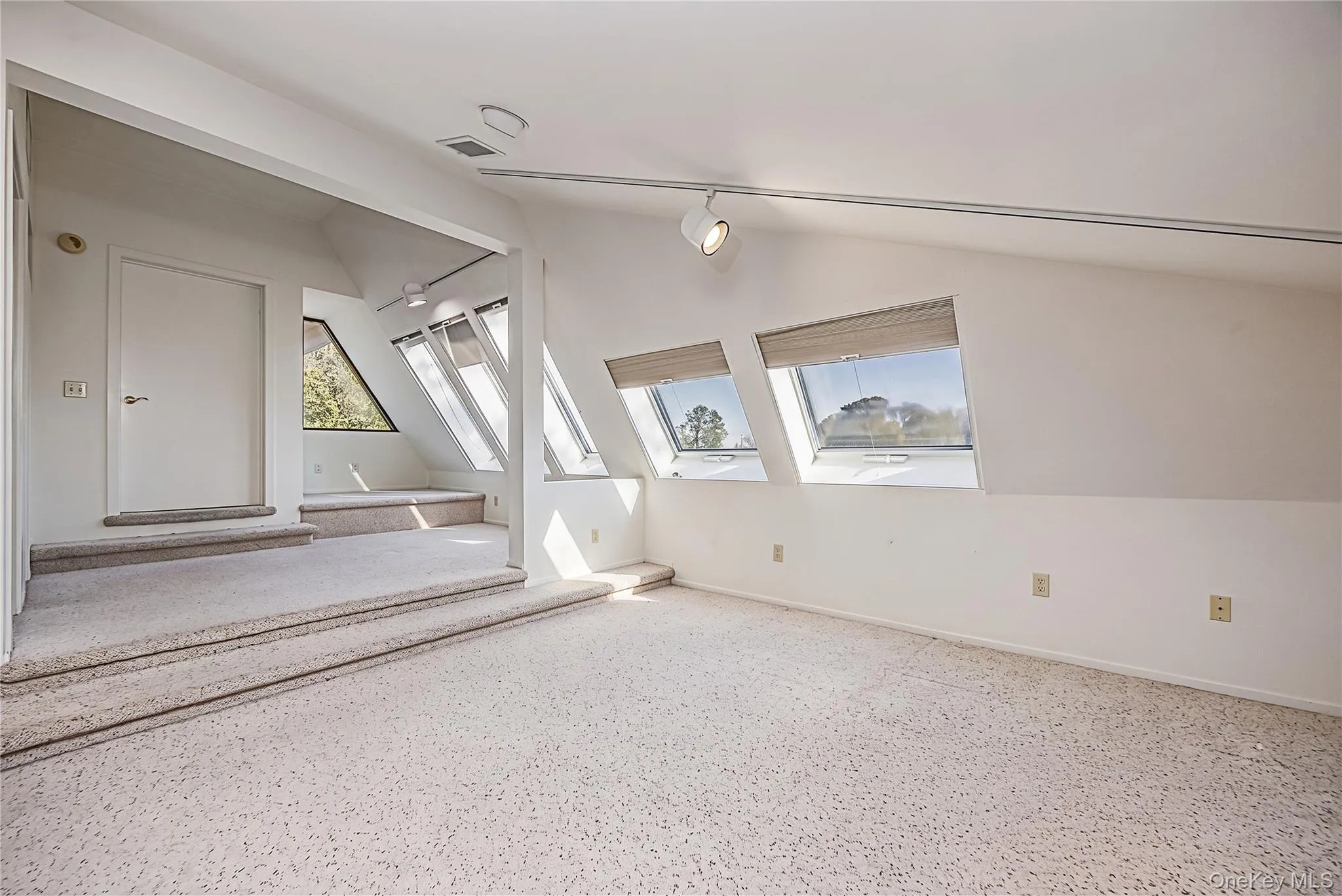 5 Kew Court, Huntington, NY, 3 Bedrooms Bedrooms, 14 Rooms Rooms,2 BathroomsBathrooms,Residential,For Rent,Kew,0,1063488 5 Kew Court, Huntington, NY, 3 Bedrooms Bedrooms, 14 Rooms Rooms,2 BathroomsBathrooms,Residential,For Rent,Kew,0,1063488