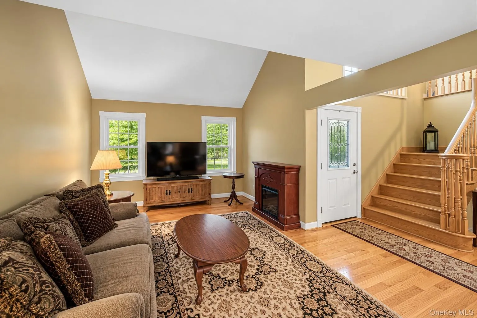 Gleaming Hardwood Floors throughout main floor. Gleaming Hardwood Floors throughout main floor.