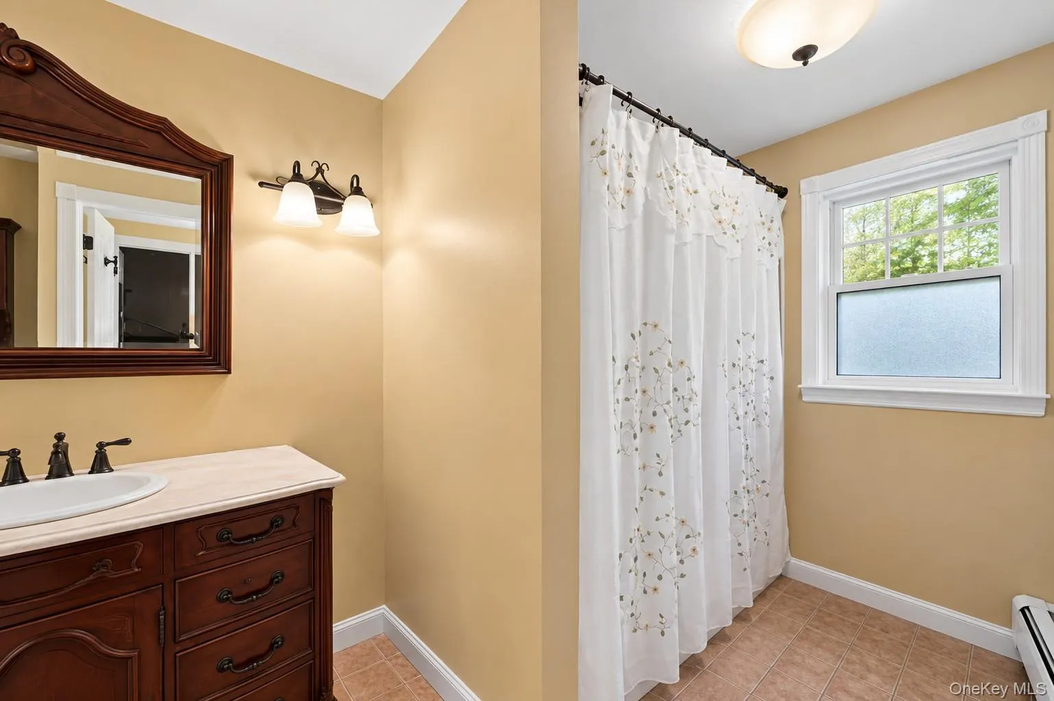 Tub & Shower combo. Tub & Shower combo.