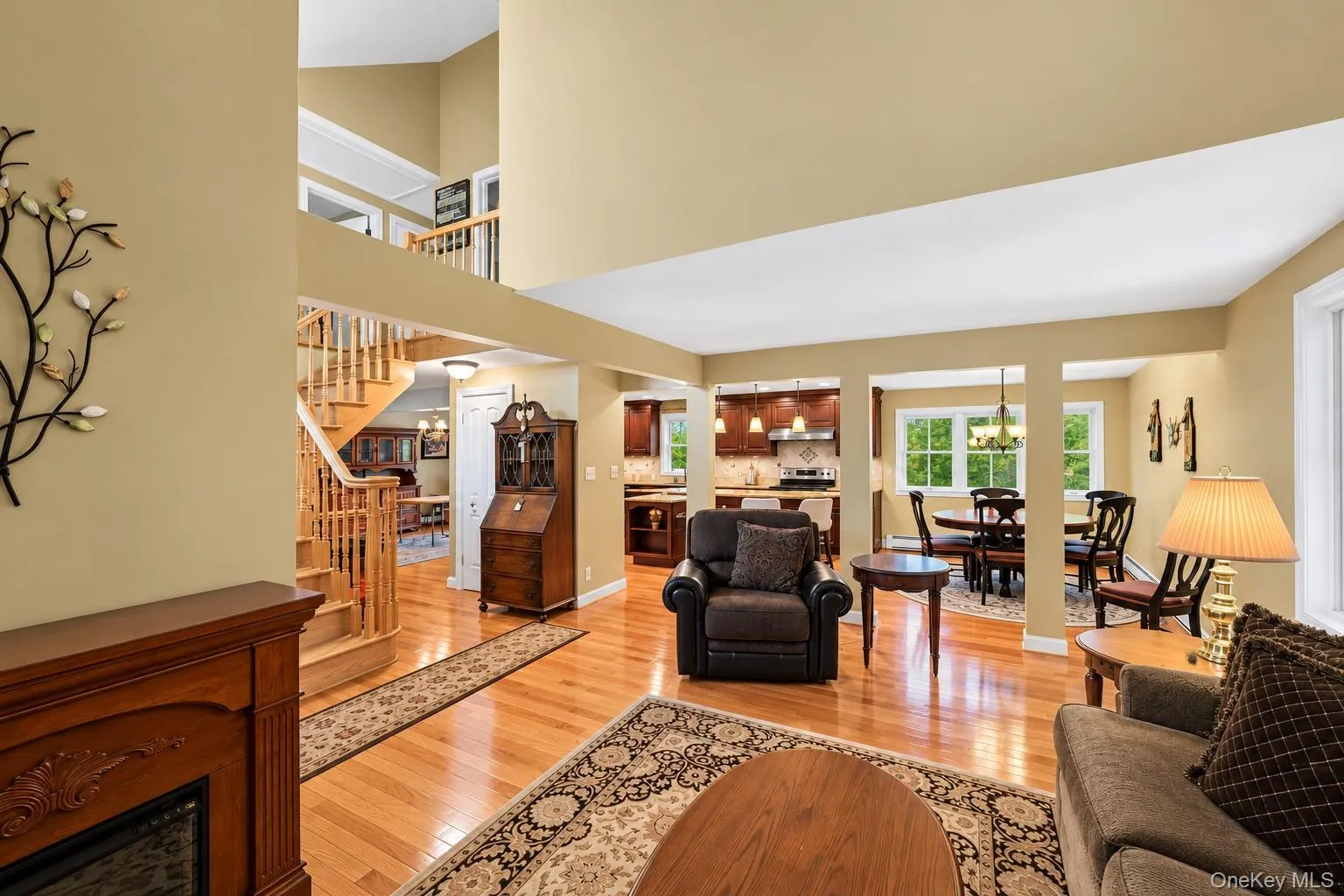Vaulted Ceilings in living room. Vaulted Ceilings in living room.