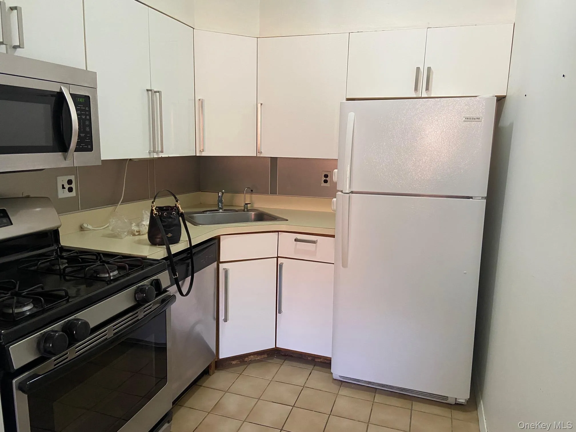 68-01 242nd Street, New York, NY, 1 Bedroom Bedrooms, 3 Rooms Rooms,1 BathroomBathrooms,Residential,For Rent,242nd,0,1063495 68-01 242nd Street, New York, NY, 1 Bedroom Bedrooms, 3 Rooms Rooms,1 BathroomBathrooms,Residential,For Rent,242nd,0,1063495
