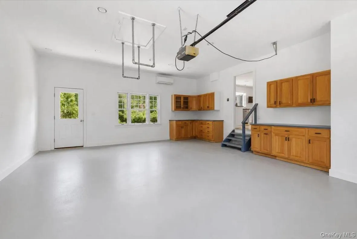 100 Wainscott Nw Road, East Hampton, New York 11975