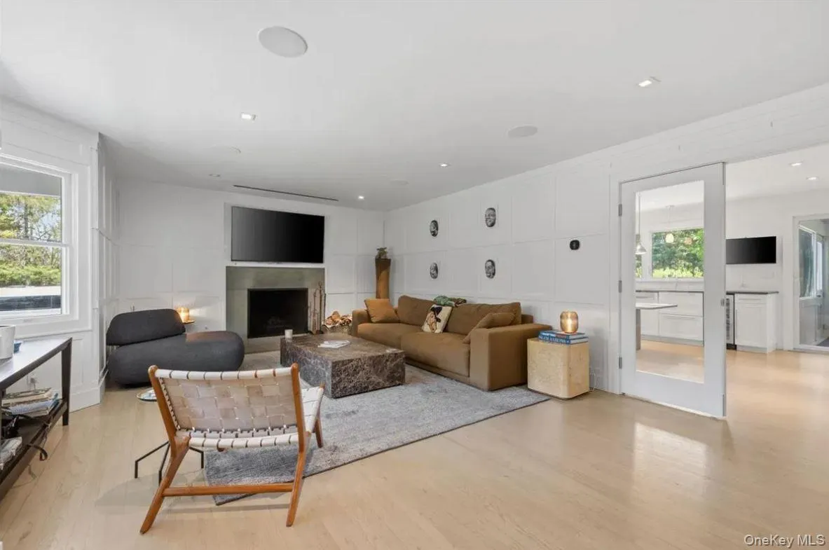 100 Wainscott Nw Road, East Hampton, New York 11975