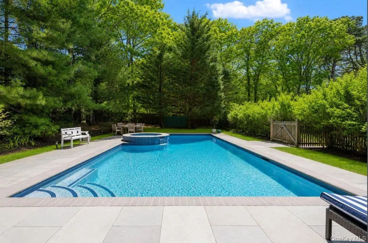 100 Wainscott Nw Road, East Hampton, New York 11975