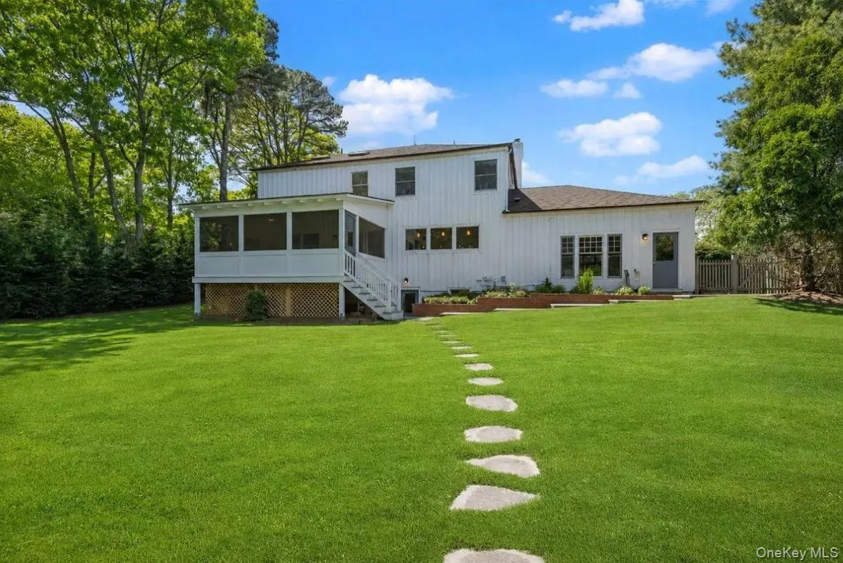100 Wainscott Nw Road, East Hampton, New York 11975