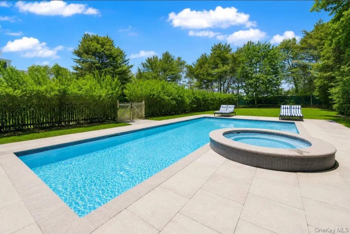 100 Wainscott Nw Road, East Hampton, New York 11975