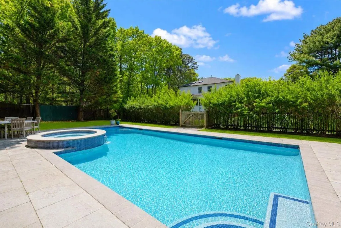 100 Wainscott Nw Road, East Hampton, New York 11975