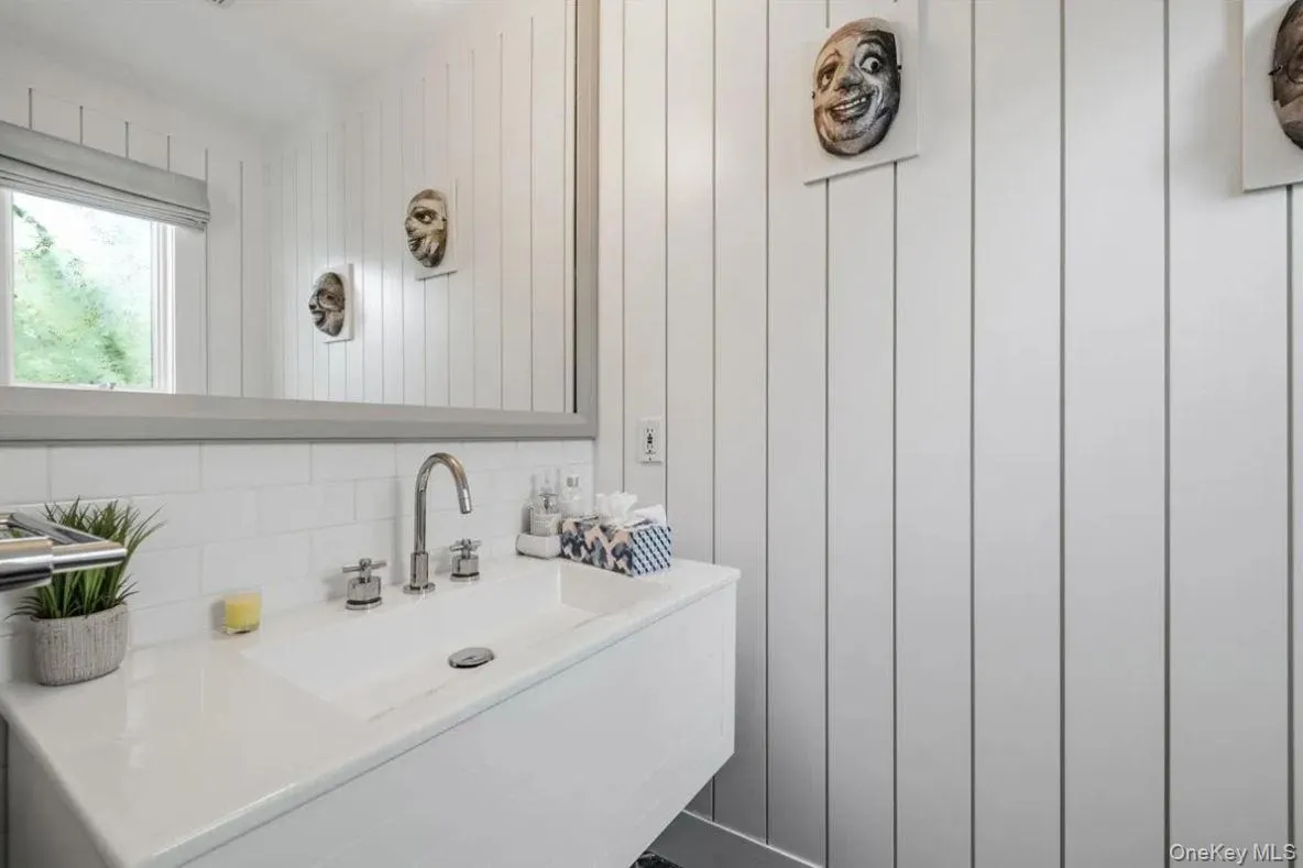 100 Wainscott Nw Road, East Hampton, New York 11975