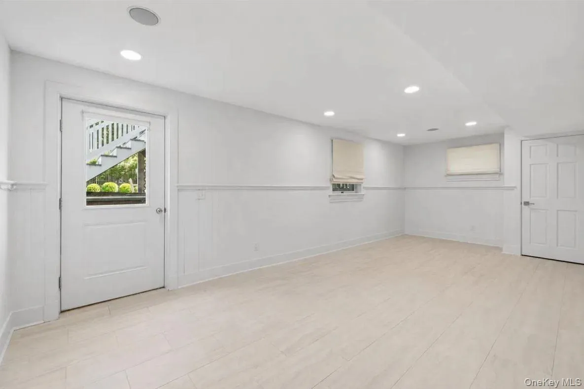 100 Wainscott Nw Road, East Hampton, New York 11975