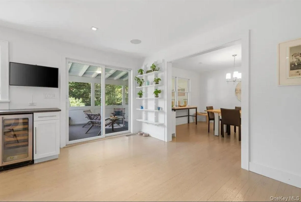 100 Wainscott Nw Road, East Hampton, New York 11975