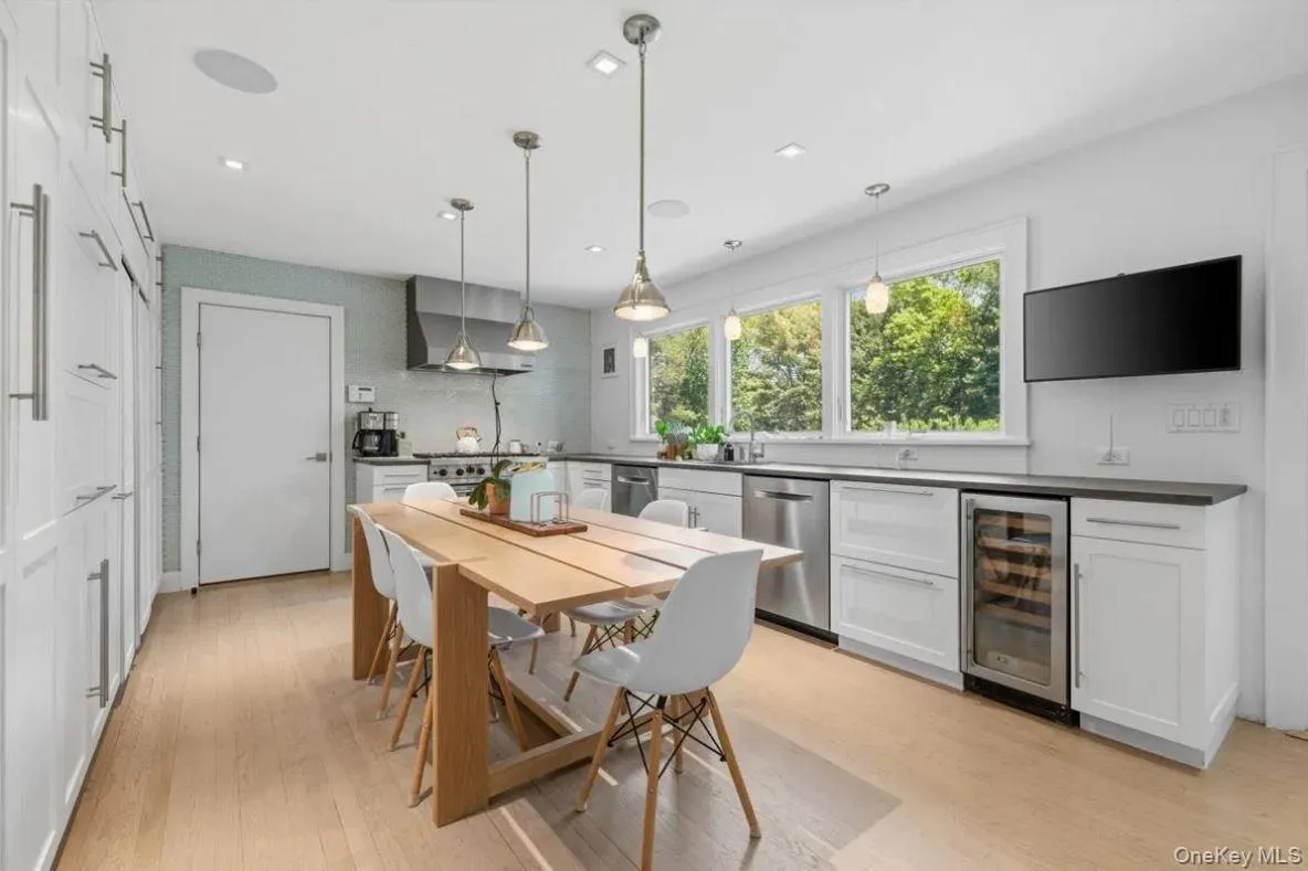 100 Wainscott Nw Road, East Hampton, New York 11975