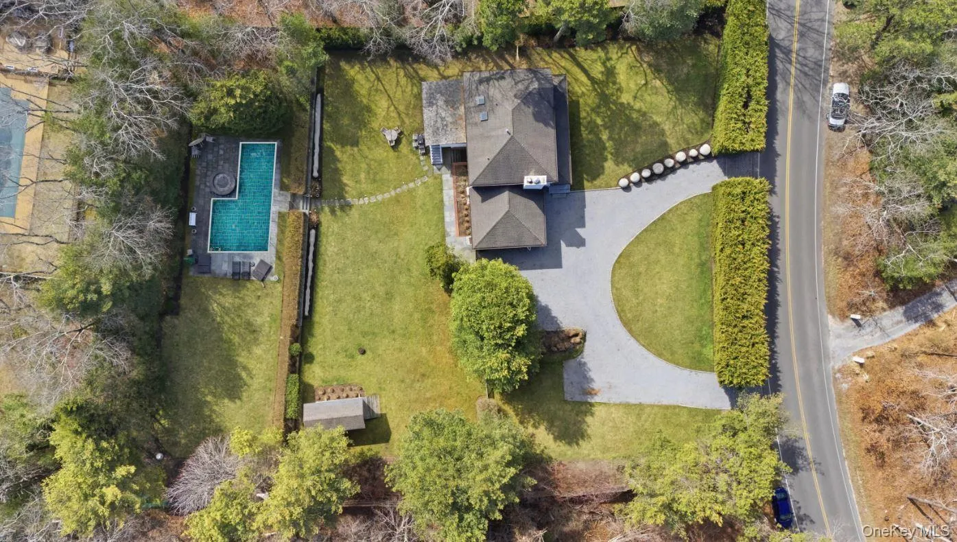 100 Wainscott Nw Road, East Hampton, New York 11975