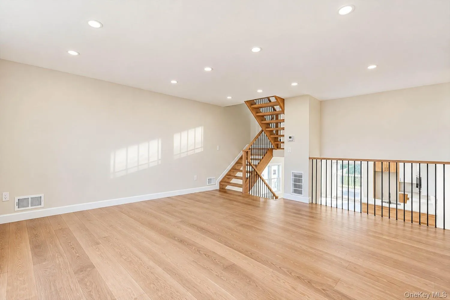 6 Amador Street, New York, NY, 3 Bedrooms Bedrooms, 8 Rooms Rooms,2 BathroomsBathrooms,Residential,For Rent,Amador,0,1063524 6 Amador Street, New York, NY, 3 Bedrooms Bedrooms, 8 Rooms Rooms,2 BathroomsBathrooms,Residential,For Rent,Amador,0,1063524