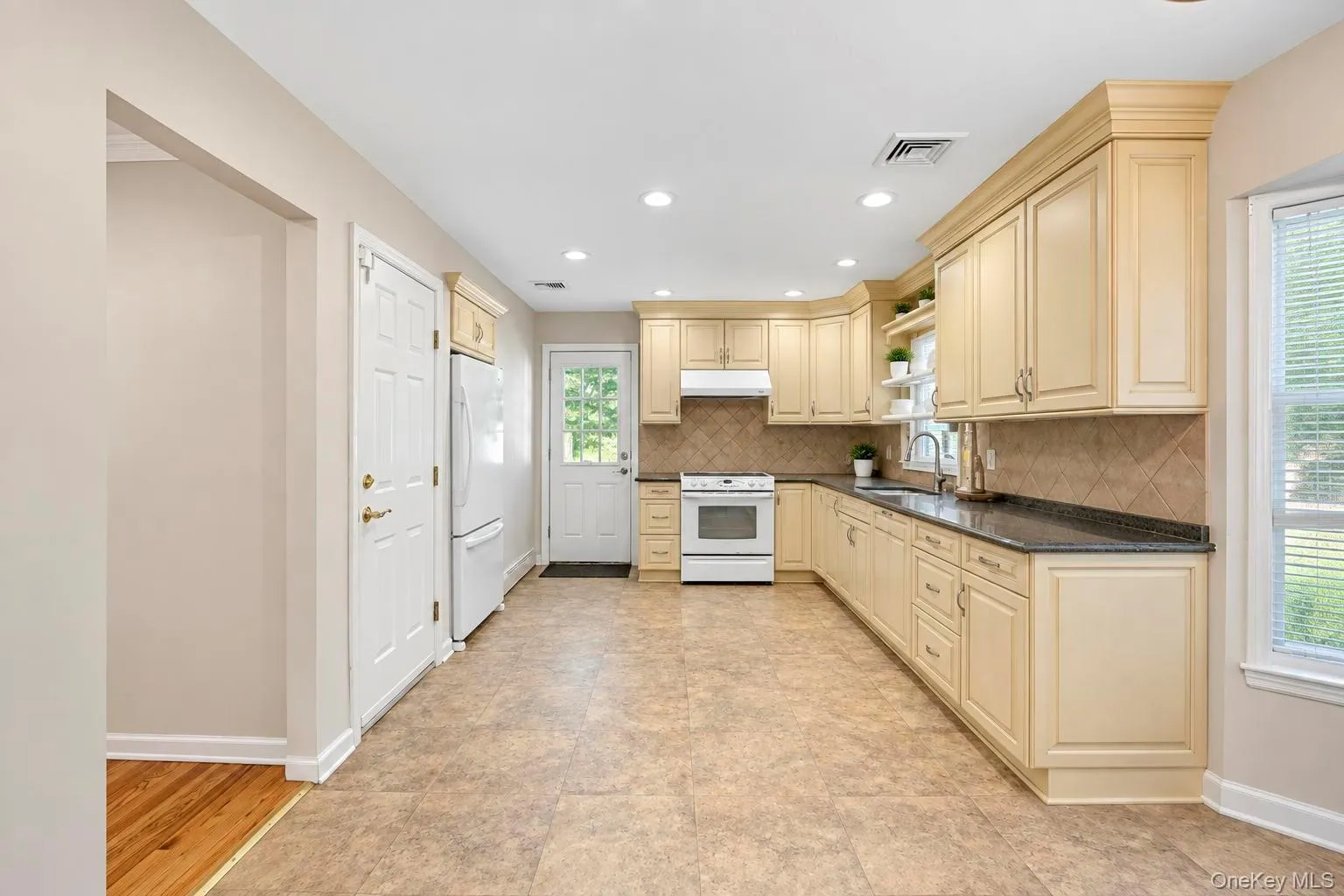 271 Syosset Woodbury Road, Oyster Bay, NY, 5 Bedrooms Bedrooms, 18 Rooms Rooms,5 BathroomsBathrooms,Residential,For Rent,Syosset Woodbury,0,1063529 271 Syosset Woodbury Road, Oyster Bay, NY, 5 Bedrooms Bedrooms, 18 Rooms Rooms,5 BathroomsBathrooms,Residential,For Rent,Syosset Woodbury,0,1063529