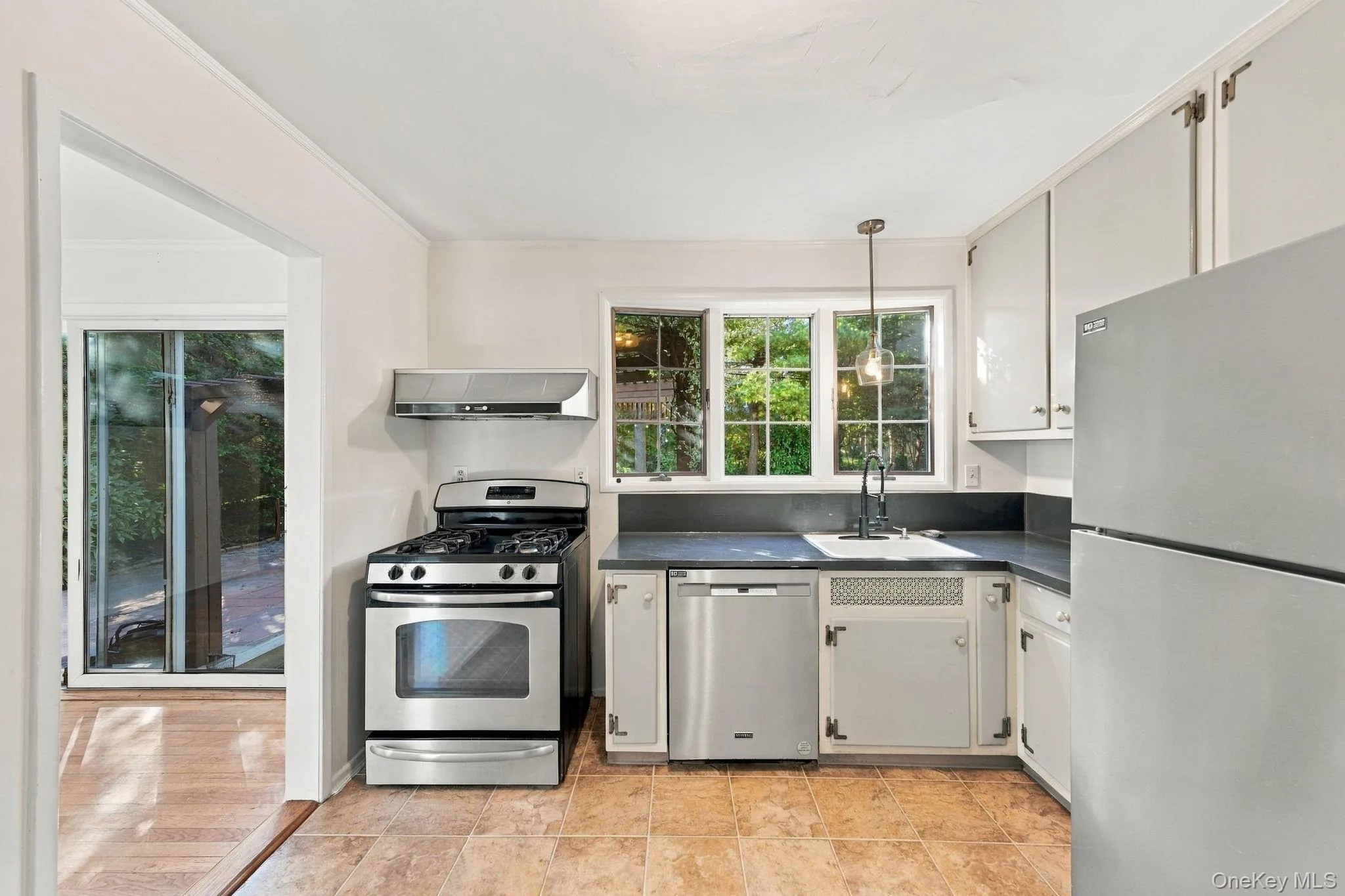 21 Revere Road, North Hempstead, NY, 3 Bedrooms Bedrooms, 6 Rooms Rooms,2 BathroomsBathrooms,Residential,For Rent,Revere,0,1063540 21 Revere Road, North Hempstead, NY, 3 Bedrooms Bedrooms, 6 Rooms Rooms,2 BathroomsBathrooms,Residential,For Rent,Revere,0,1063540