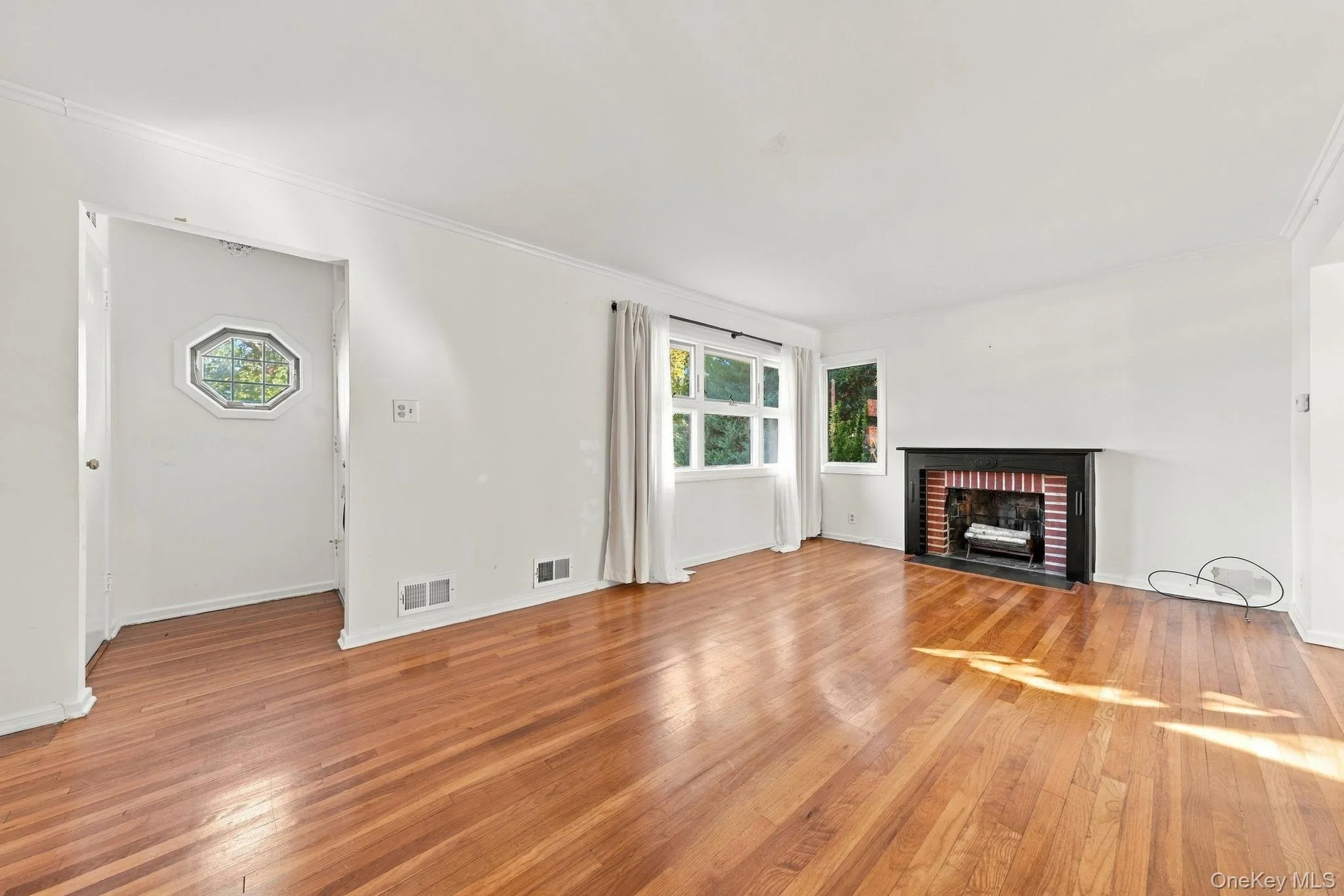 21 Revere Road, North Hempstead, NY, 3 Bedrooms Bedrooms, 6 Rooms Rooms,2 BathroomsBathrooms,Residential,For Rent,Revere,0,1063540 21 Revere Road, North Hempstead, NY, 3 Bedrooms Bedrooms, 6 Rooms Rooms,2 BathroomsBathrooms,Residential,For Rent,Revere,0,1063540