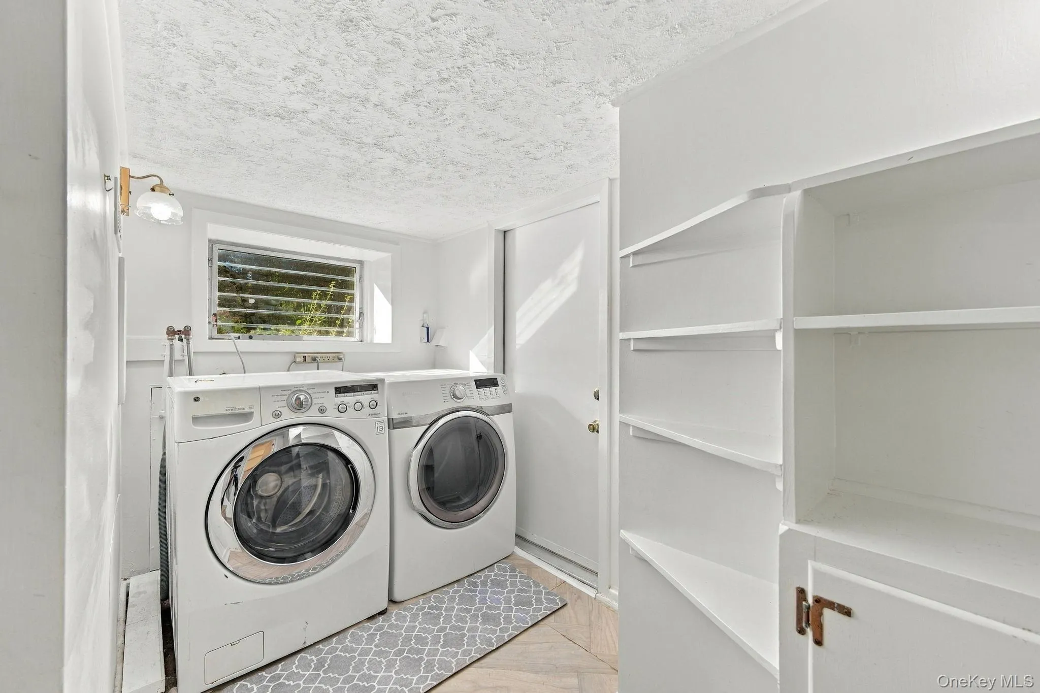 21 Revere Road, North Hempstead, NY, 3 Bedrooms Bedrooms, 6 Rooms Rooms,2 BathroomsBathrooms,Residential,For Rent,Revere,0,1063540 21 Revere Road, North Hempstead, NY, 3 Bedrooms Bedrooms, 6 Rooms Rooms,2 BathroomsBathrooms,Residential,For Rent,Revere,0,1063540