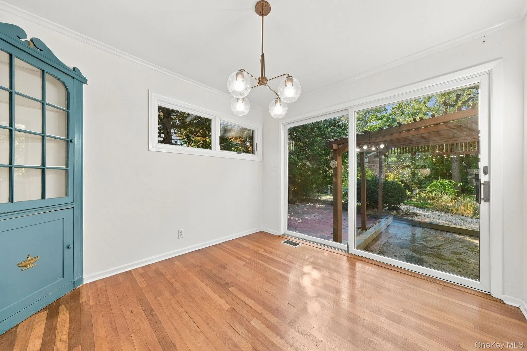 21 Revere Road, North Hempstead, NY, 3 Bedrooms Bedrooms, 6 Rooms Rooms,2 BathroomsBathrooms,Residential,For Rent,Revere,0,1063540 21 Revere Road, North Hempstead, NY, 3 Bedrooms Bedrooms, 6 Rooms Rooms,2 BathroomsBathrooms,Residential,For Rent,Revere,0,1063540