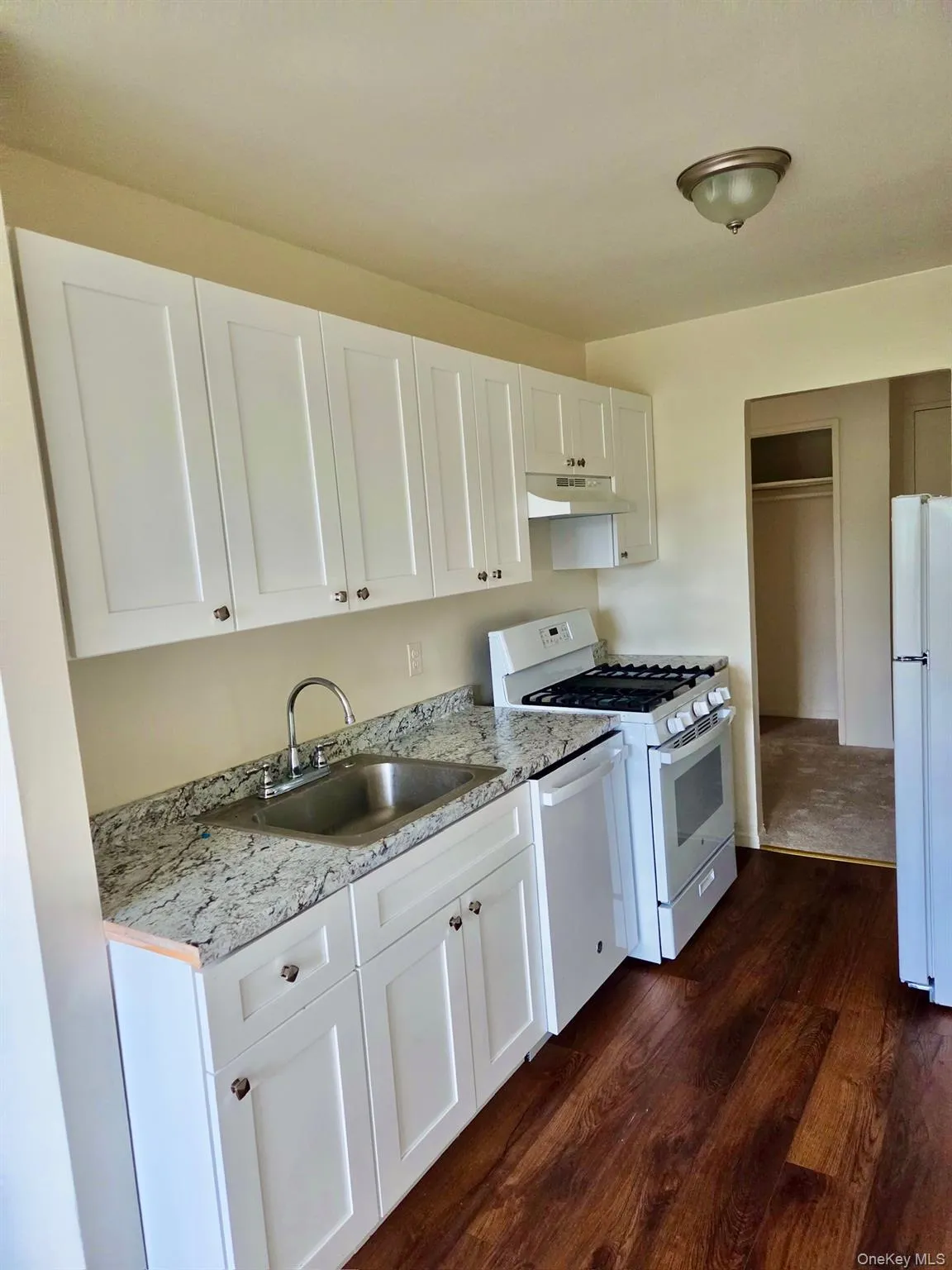100 Lincoln Avenue, North Hempstead, NY, 1 Bedroom Bedrooms, 3 Room Rooms,1 BathroomBathrooms,Residential Lease,For Rent,Lincoln,0,1063541 100 Lincoln Avenue, North Hempstead, NY, 1 Bedroom Bedrooms, 3 Room Rooms,1 BathroomBathrooms,Residential Lease,For Rent,Lincoln,0,1063541