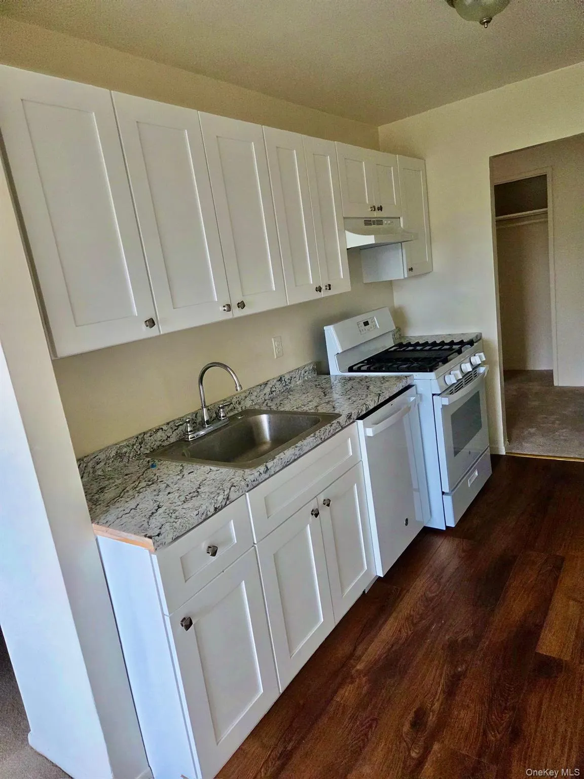 100 Lincoln Avenue, North Hempstead, NY, 1 Bedroom Bedrooms, 3 Room Rooms,1 BathroomBathrooms,Residential Lease,For Rent,Lincoln,0,1063541 100 Lincoln Avenue, North Hempstead, NY, 1 Bedroom Bedrooms, 3 Room Rooms,1 BathroomBathrooms,Residential Lease,For Rent,Lincoln,0,1063541
