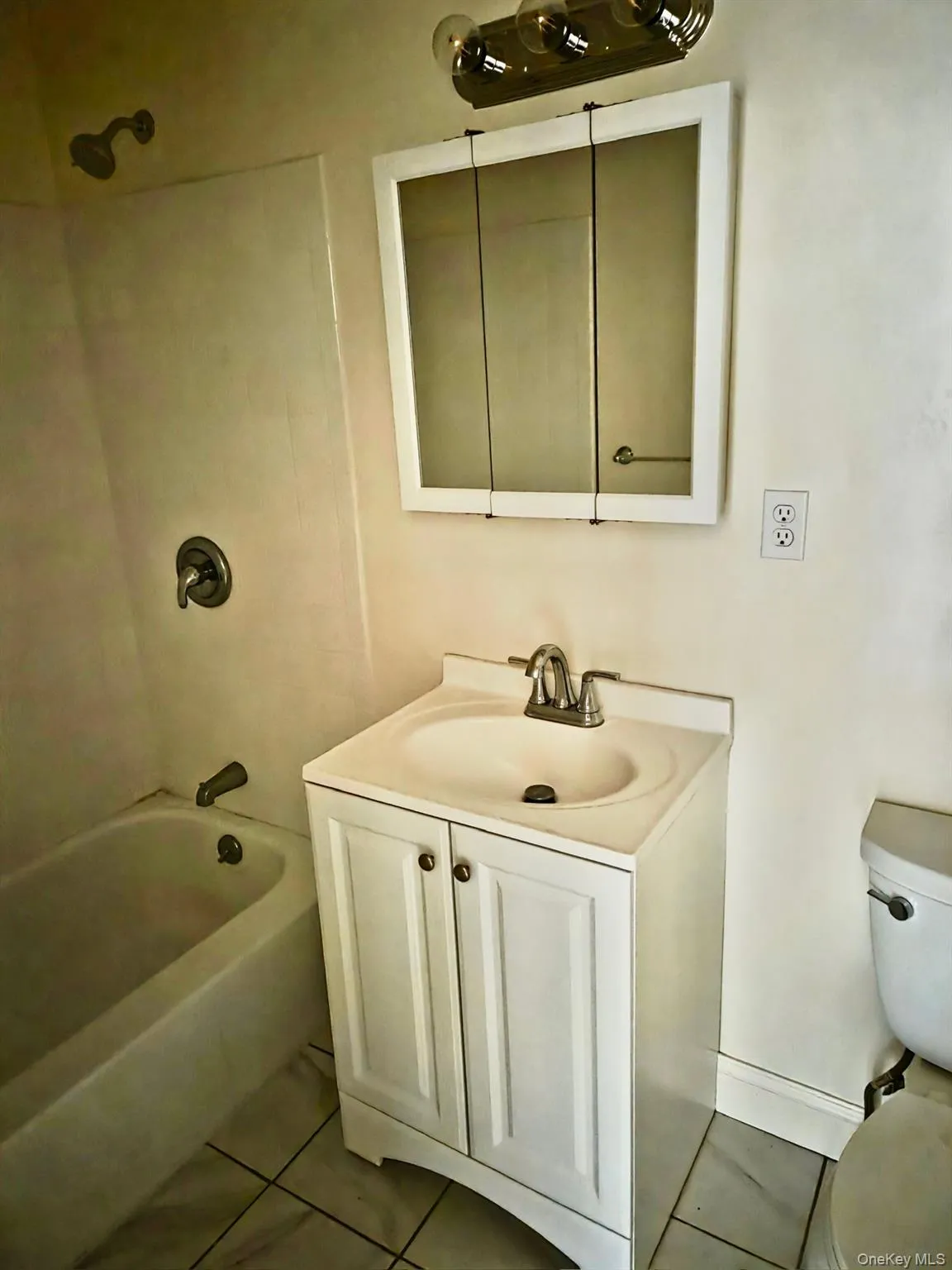 100 Lincoln Avenue, North Hempstead, NY, 1 Bedroom Bedrooms, 3 Room Rooms,1 BathroomBathrooms,Residential Lease,For Rent,Lincoln,0,1063541 100 Lincoln Avenue, North Hempstead, NY, 1 Bedroom Bedrooms, 3 Room Rooms,1 BathroomBathrooms,Residential Lease,For Rent,Lincoln,0,1063541