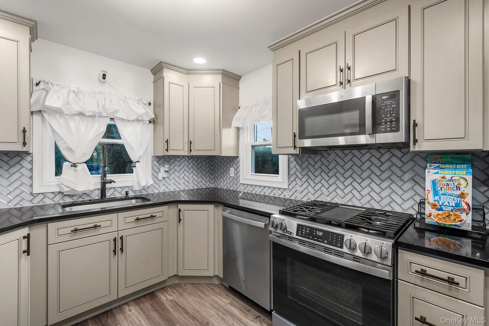 108 Beverly Road, Hempstead, NY, 3 Bedrooms Bedrooms, 8 Rooms Rooms,2 BathroomsBathrooms,Residential,For Rent,Beverly,0,1063558 108 Beverly Road, Hempstead, NY, 3 Bedrooms Bedrooms, 8 Rooms Rooms,2 BathroomsBathrooms,Residential,For Rent,Beverly,0,1063558