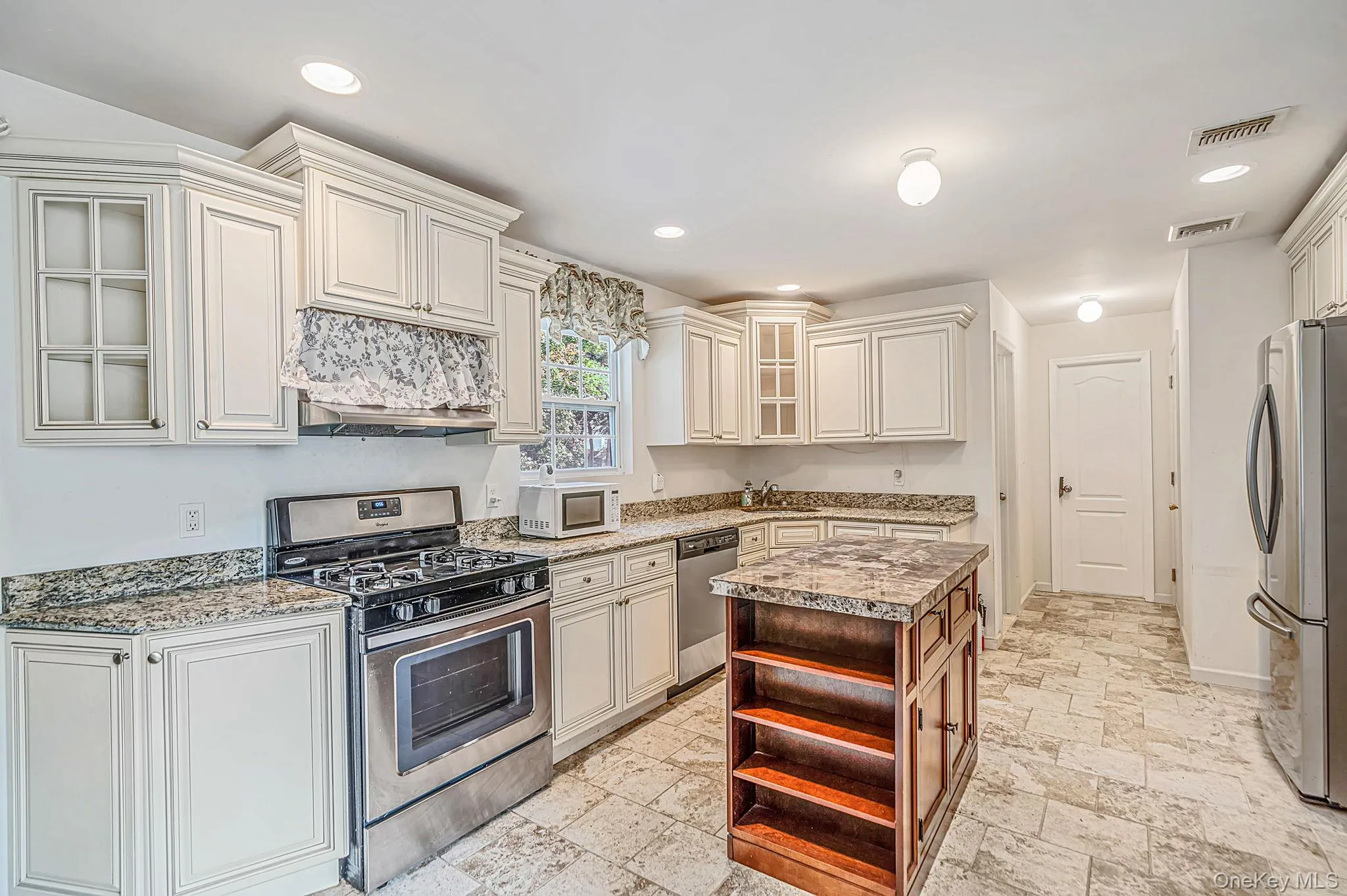 13 Glenmore Avenue, Islip, NY, 6 Bedrooms Bedrooms, 20 Rooms Rooms,4 BathroomsBathrooms,Residential,For Rent,Glenmore,0,1063566 13 Glenmore Avenue, Islip, NY, 6 Bedrooms Bedrooms, 20 Rooms Rooms,4 BathroomsBathrooms,Residential,For Rent,Glenmore,0,1063566