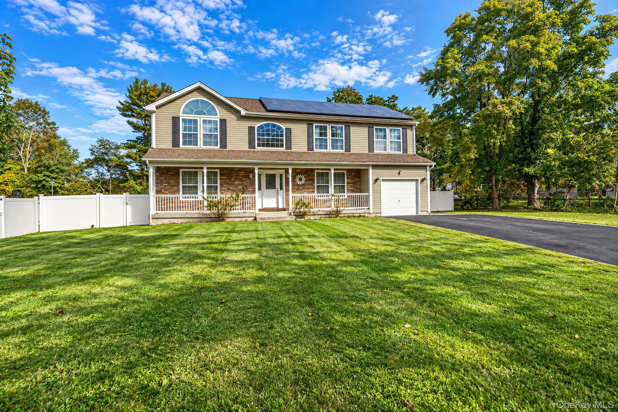 13 Glenmore Avenue, Islip, NY, 6 Bedrooms Bedrooms, 20 Rooms Rooms,4 BathroomsBathrooms,Residential,For Rent,Glenmore,0,1063566 13 Glenmore Avenue, Islip, NY, 6 Bedrooms Bedrooms, 20 Rooms Rooms,4 BathroomsBathrooms,Residential,For Rent,Glenmore,0,1063566