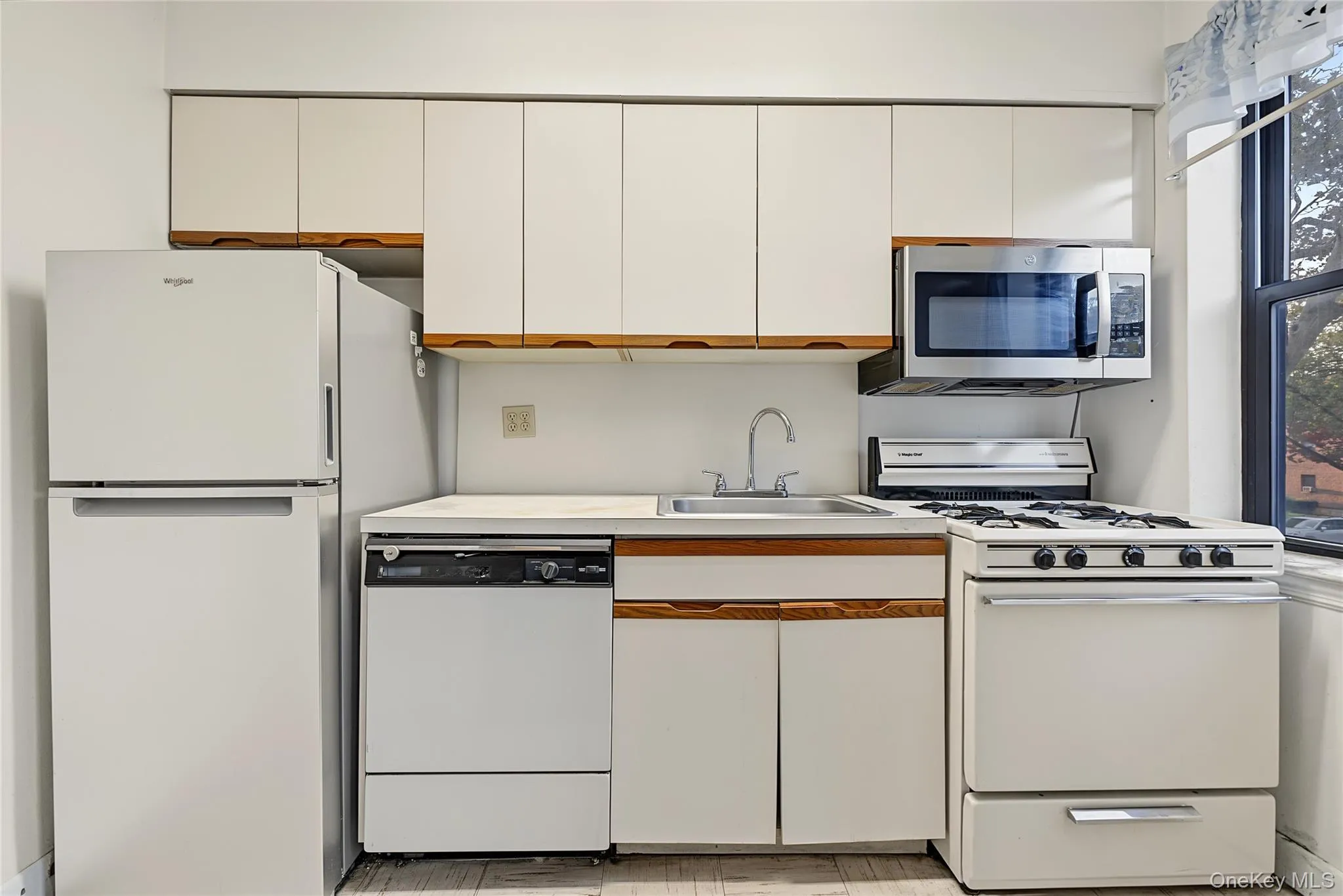 21528 47th Avenue, New York, NY, 3 Rooms Rooms,1 BathroomBathrooms,Residential,For Rent,47th,0,1063570 21528 47th Avenue, New York, NY, 3 Rooms Rooms,1 BathroomBathrooms,Residential,For Rent,47th,0,1063570