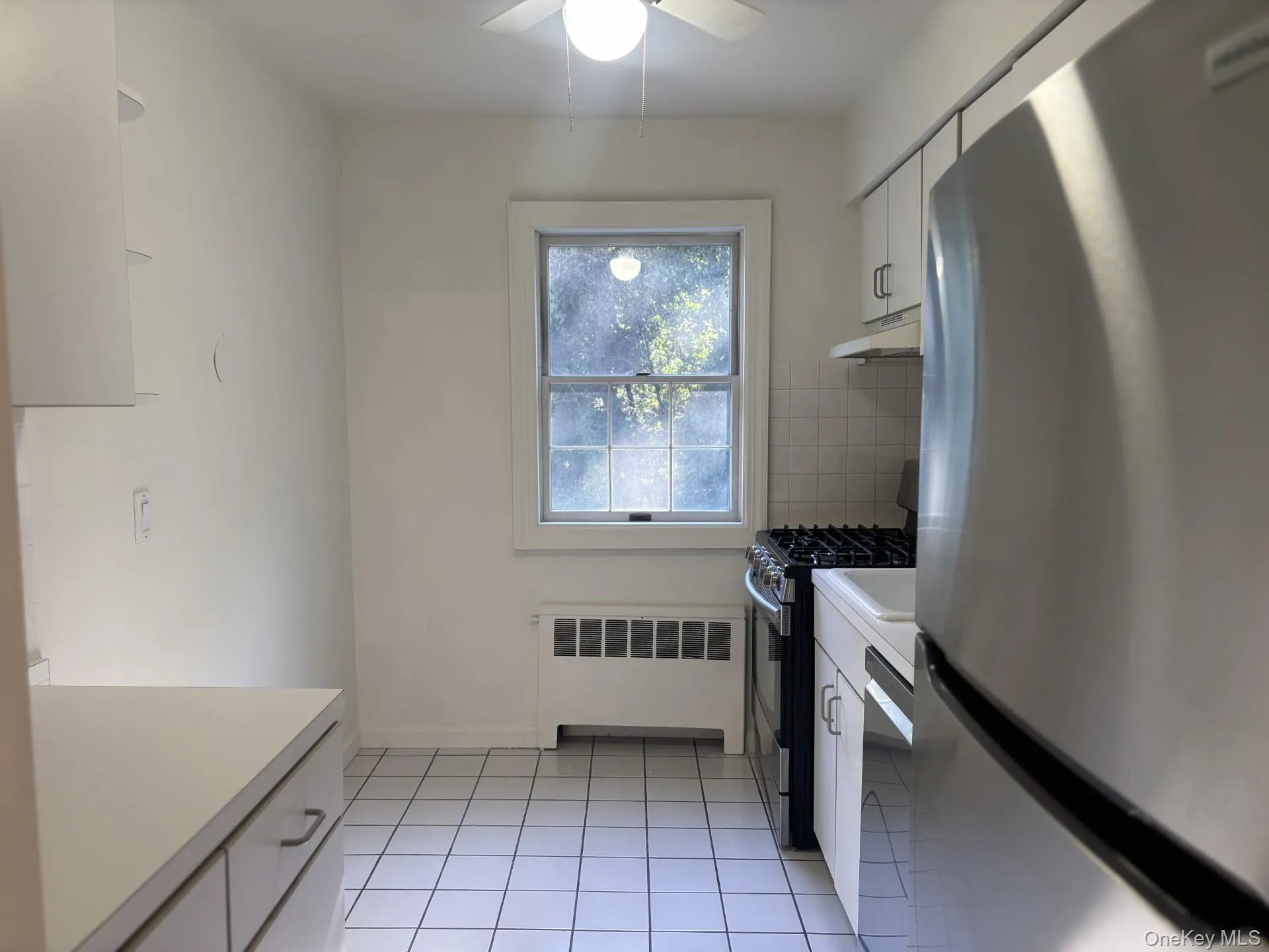Eat-in Kitchen Eat-in Kitchen