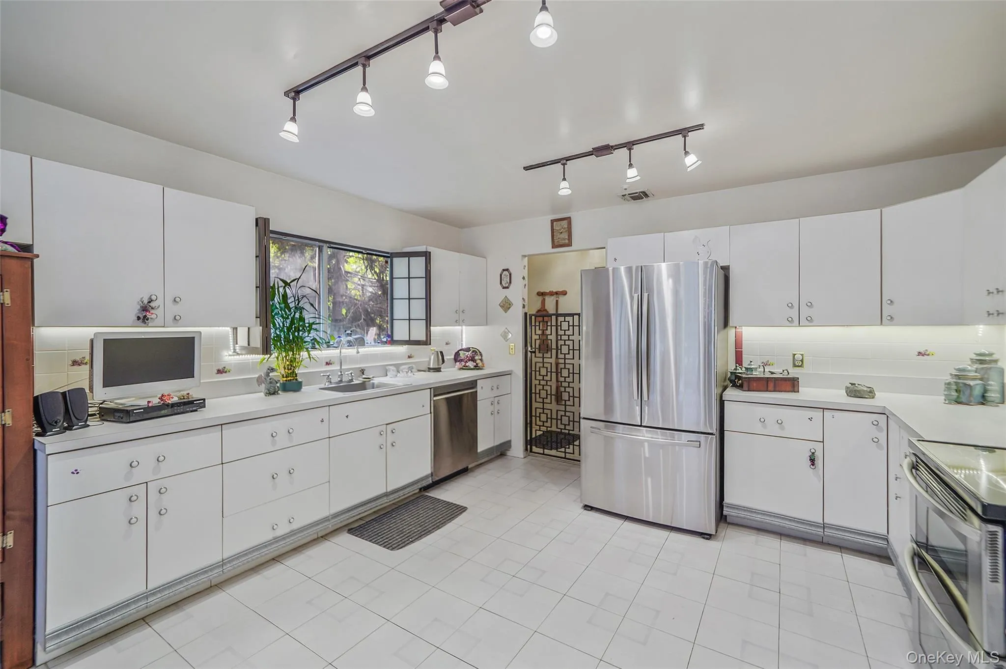 271 Bread and Cheese Hollow Road, Huntington, NY, 4 Bedrooms Bedrooms, 10 Rooms Rooms,2 BathroomsBathrooms,Residential,For Rent,Bread and Cheese Hollow,0,1063597 271 Bread and Cheese Hollow Road, Huntington, NY, 4 Bedrooms Bedrooms, 10 Rooms Rooms,2 BathroomsBathrooms,Residential,For Rent,Bread and Cheese Hollow,0,1063597