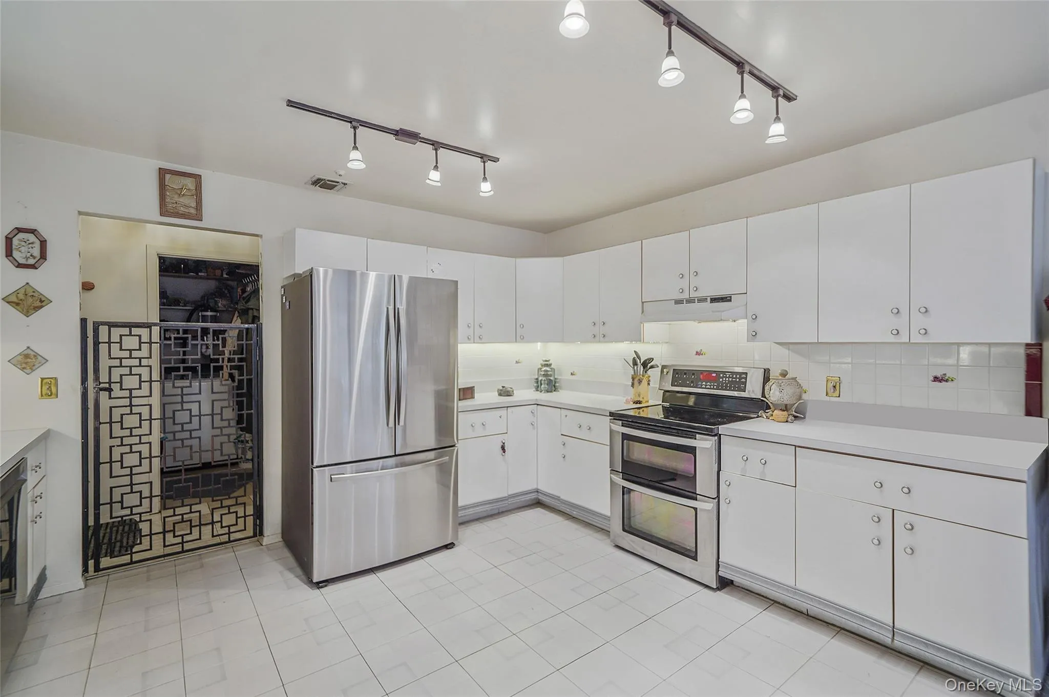 271 Bread and Cheese Hollow Road, Huntington, NY, 4 Bedrooms Bedrooms, 10 Rooms Rooms,2 BathroomsBathrooms,Residential,For Rent,Bread and Cheese Hollow,0,1063597 271 Bread and Cheese Hollow Road, Huntington, NY, 4 Bedrooms Bedrooms, 10 Rooms Rooms,2 BathroomsBathrooms,Residential,For Rent,Bread and Cheese Hollow,0,1063597