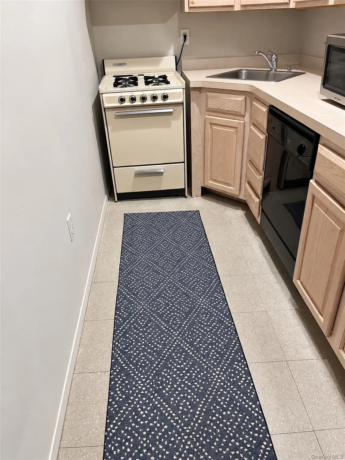 239 Orchard Street, North Hempstead, NY, 1 Bedroom Bedrooms, 3 Rooms Rooms,1 BathroomBathrooms,Residential Lease,For Rent,Orchard,0,1063600 239 Orchard Street, North Hempstead, NY, 1 Bedroom Bedrooms, 3 Rooms Rooms,1 BathroomBathrooms,Residential Lease,For Rent,Orchard,0,1063600