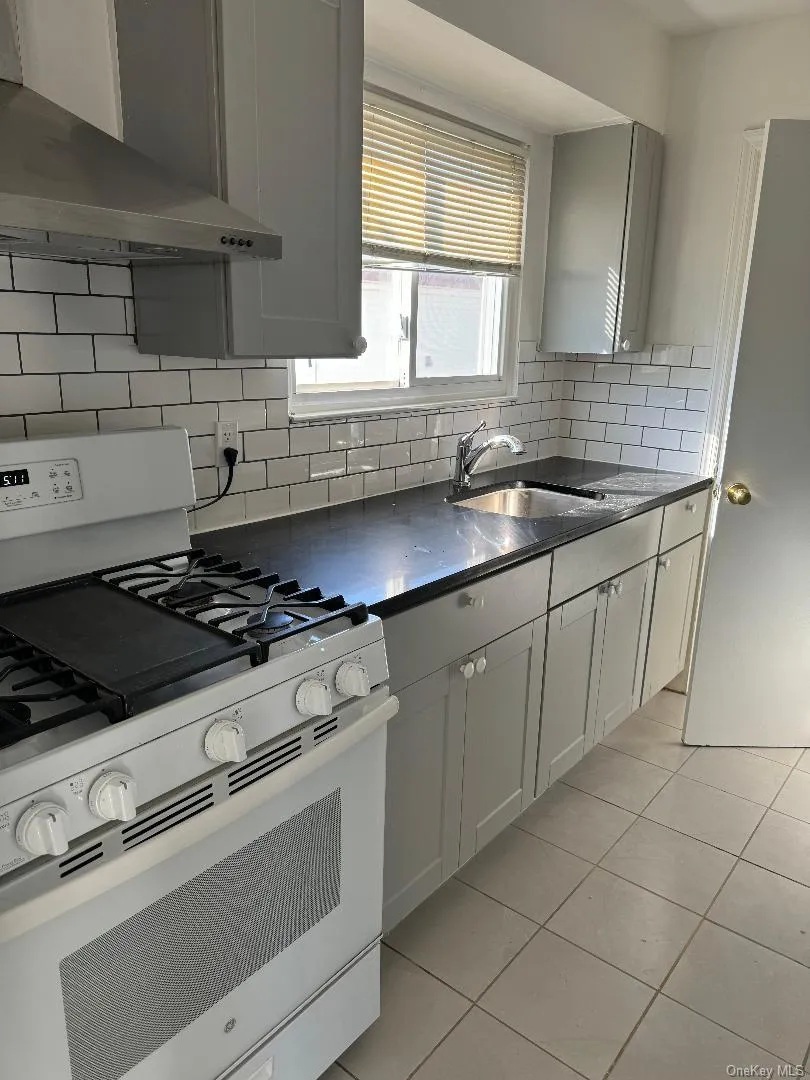 149-17 79th Street, New York, NY, 3 Bedroom Bedrooms, 6 Room Rooms,2 BathroomBathrooms,Residential Lease,For Rent,79th,0,1063623 149-17 79th Street, New York, NY, 3 Bedroom Bedrooms, 6 Room Rooms,2 BathroomBathrooms,Residential Lease,For Rent,79th,0,1063623
