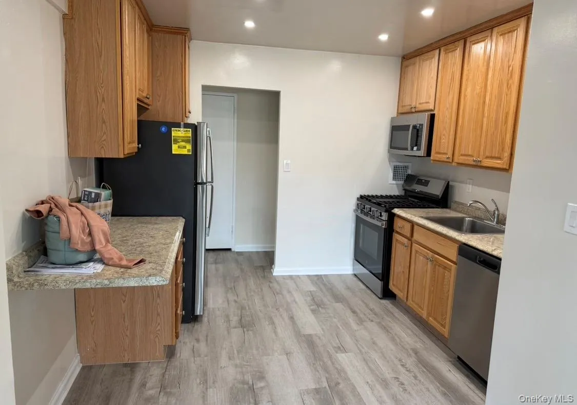 854 East Broadway, Long Beach, NY, 1 Bedroom Bedrooms, 3 Room Rooms,1 BathroomBathrooms,Residential Lease,For Rent,East Broadway,0,1063625 854 East Broadway, Long Beach, NY, 1 Bedroom Bedrooms, 3 Room Rooms,1 BathroomBathrooms,Residential Lease,For Rent,East Broadway,0,1063625