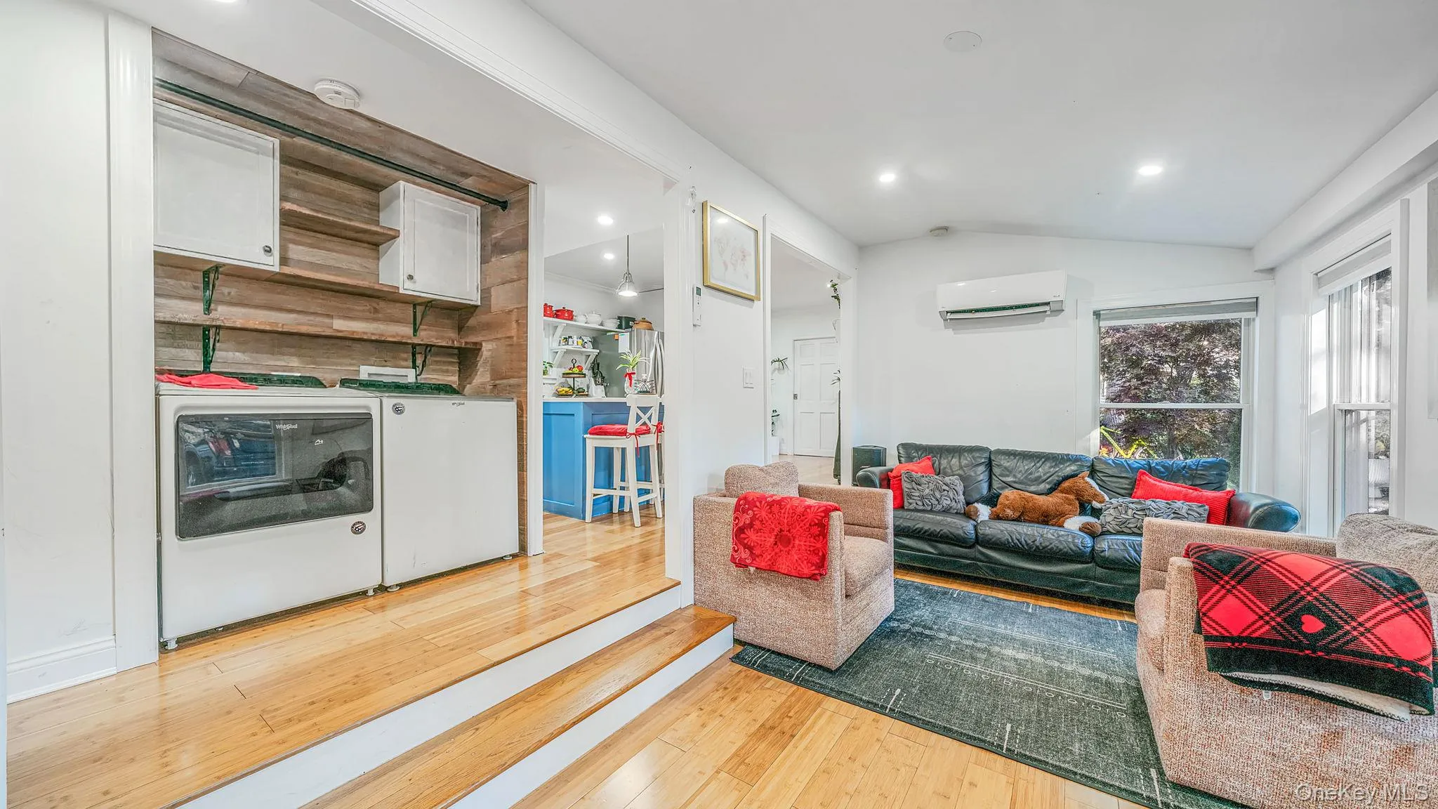 229 Montauk Highway, Southampton, NY, 2 Bedrooms Bedrooms, ,1 BathroomBathrooms,Residential,For Rent,Montauk,0,1063632 229 Montauk Highway, Southampton, NY, 2 Bedrooms Bedrooms, ,1 BathroomBathrooms,Residential,For Rent,Montauk,0,1063632