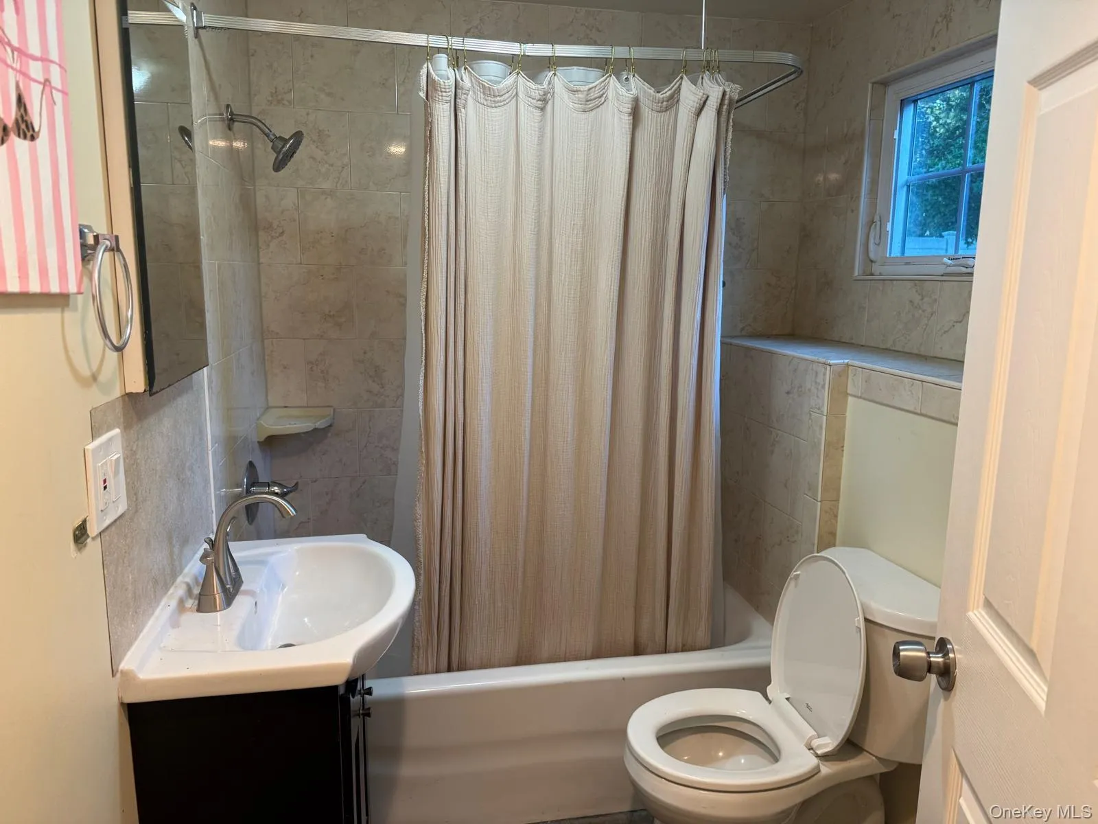 29 Jerome Avenue, Oyster Bay, NY, 4 Bedrooms Bedrooms, 7 Rooms Rooms,3 BathroomsBathrooms,Residential Lease,For Rent,Jerome,0,1063634 29 Jerome Avenue, Oyster Bay, NY, 4 Bedrooms Bedrooms, 7 Rooms Rooms,3 BathroomsBathrooms,Residential Lease,For Rent,Jerome,0,1063634