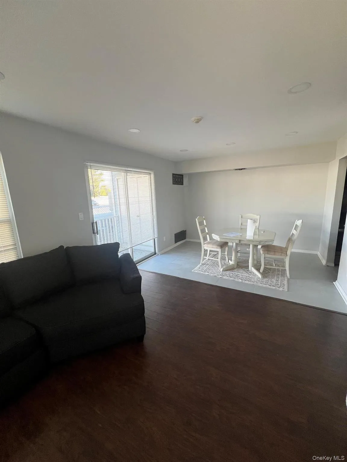53 Fairview Circle, Brookhaven, NY, 2 Bedrooms Bedrooms, 3 Rooms Rooms,1 BathroomBathrooms,Residential Lease,For Rent,Fairview,0,1063636 53 Fairview Circle, Brookhaven, NY, 2 Bedrooms Bedrooms, 3 Rooms Rooms,1 BathroomBathrooms,Residential Lease,For Rent,Fairview,0,1063636