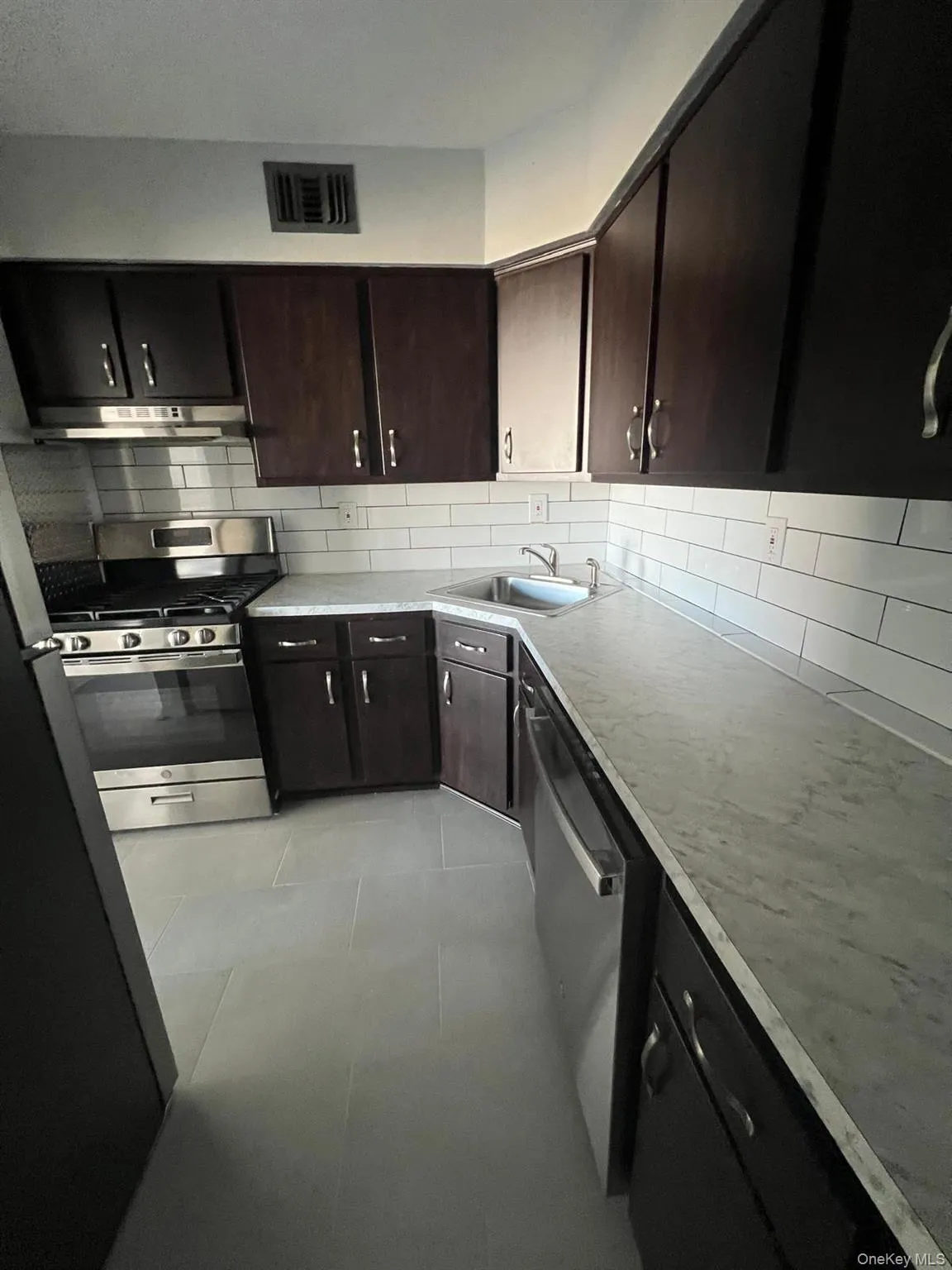 53 Fairview Circle, Brookhaven, NY, 2 Bedrooms Bedrooms, 3 Rooms Rooms,1 BathroomBathrooms,Residential Lease,For Rent,Fairview,0,1063636 53 Fairview Circle, Brookhaven, NY, 2 Bedrooms Bedrooms, 3 Rooms Rooms,1 BathroomBathrooms,Residential Lease,For Rent,Fairview,0,1063636