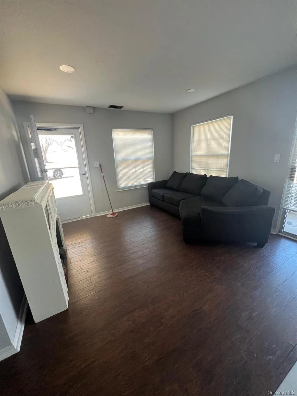 53 Fairview Circle, Brookhaven, NY, 2 Bedrooms Bedrooms, 3 Rooms Rooms,1 BathroomBathrooms,Residential Lease,For Rent,Fairview,0,1063636 53 Fairview Circle, Brookhaven, NY, 2 Bedrooms Bedrooms, 3 Rooms Rooms,1 BathroomBathrooms,Residential Lease,For Rent,Fairview,0,1063636
