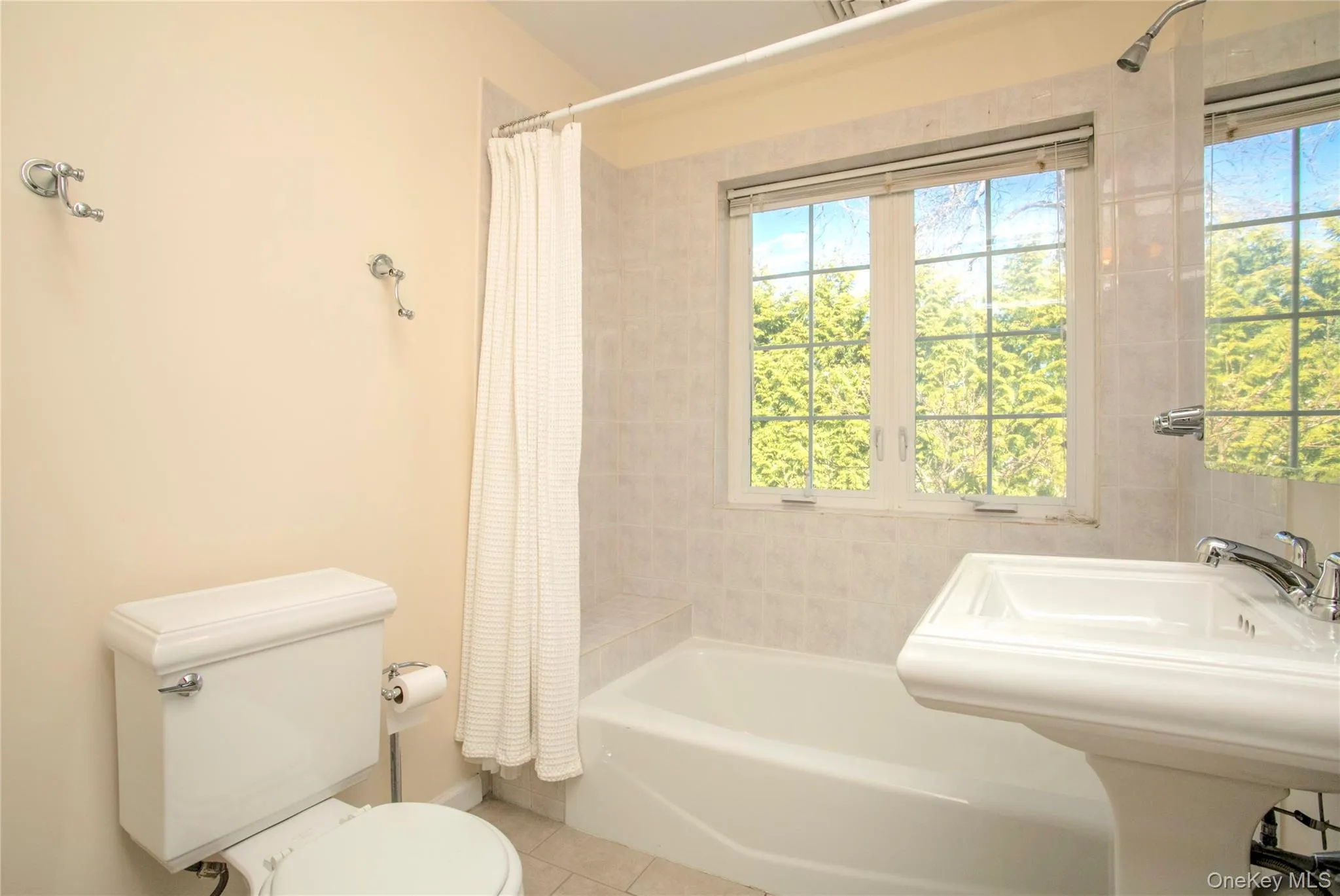 Second Floor Full Hall Bath Second Floor Full Hall Bath