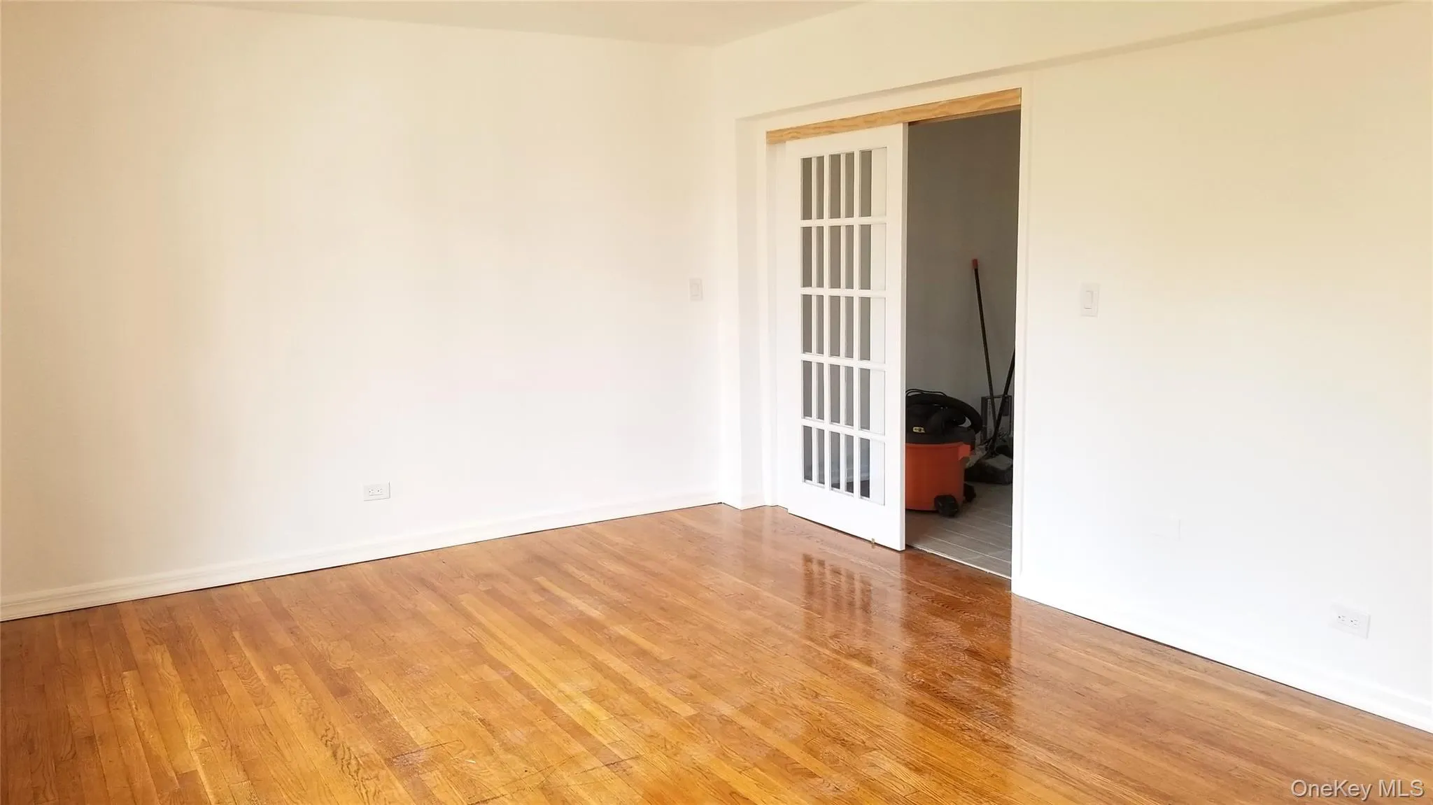 41-34 Frame Place, New York, NY, 2 Bedrooms Bedrooms, 5 Rooms Rooms,1 BathroomBathrooms,Residential,For Rent,Frame,0,1063657 41-34 Frame Place, New York, NY, 2 Bedrooms Bedrooms, 5 Rooms Rooms,1 BathroomBathrooms,Residential,For Rent,Frame,0,1063657