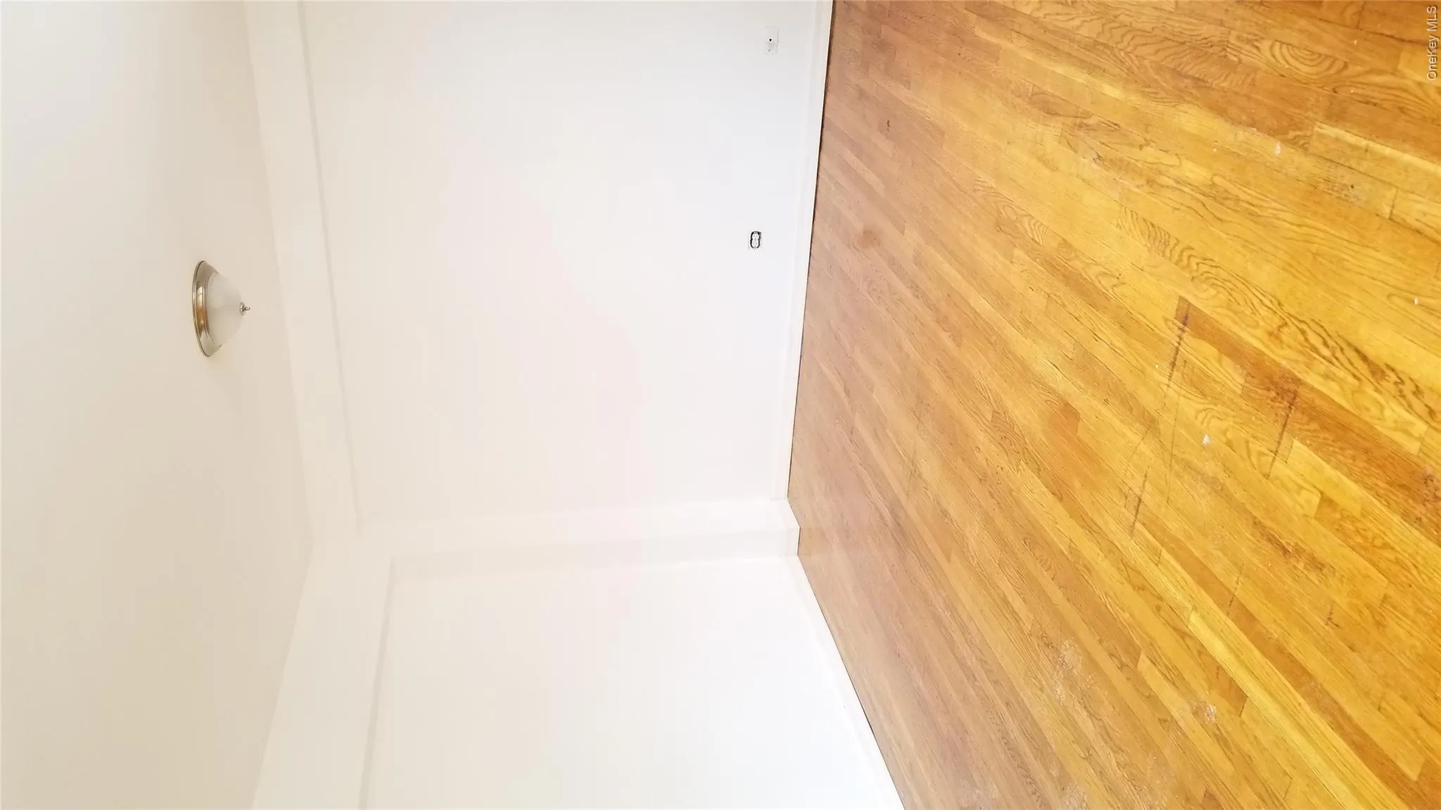 41-34 Frame Place, New York, NY, 2 Bedrooms Bedrooms, 5 Rooms Rooms,1 BathroomBathrooms,Residential,For Rent,Frame,0,1063657 41-34 Frame Place, New York, NY, 2 Bedrooms Bedrooms, 5 Rooms Rooms,1 BathroomBathrooms,Residential,For Rent,Frame,0,1063657