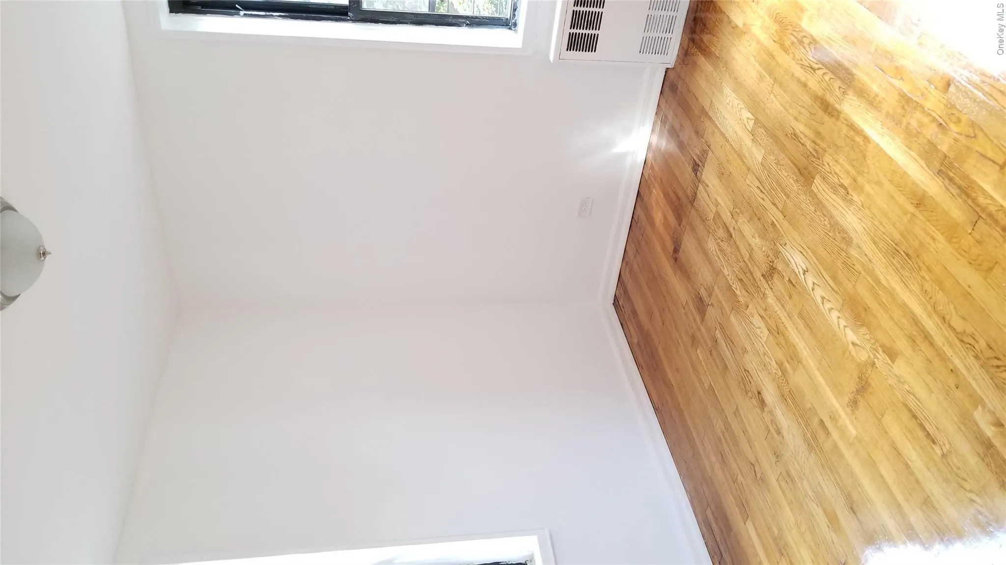 41-34 Frame Place, New York, NY, 2 Bedrooms Bedrooms, 5 Rooms Rooms,1 BathroomBathrooms,Residential,For Rent,Frame,0,1063657 41-34 Frame Place, New York, NY, 2 Bedrooms Bedrooms, 5 Rooms Rooms,1 BathroomBathrooms,Residential,For Rent,Frame,0,1063657