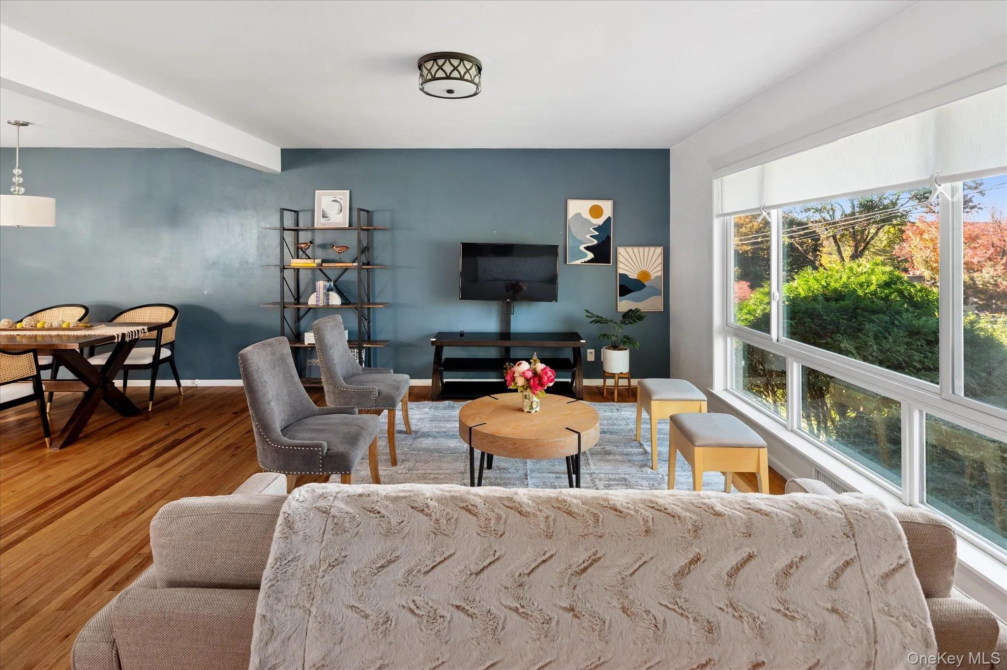 Warm and inviting living room. Warm and inviting living room.