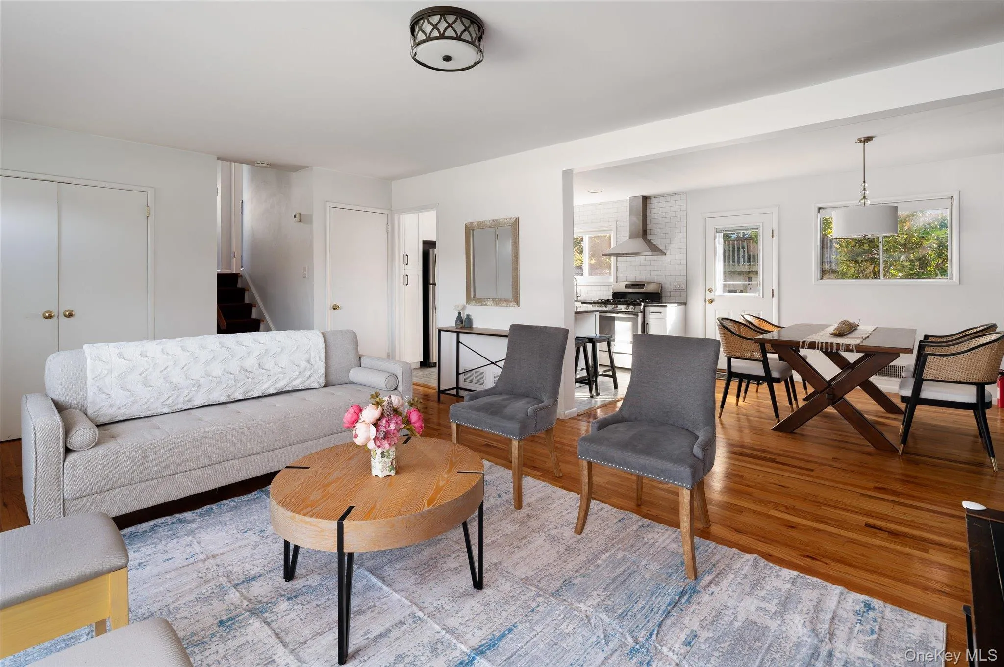 Open Plan leads to Dining Area Open Plan leads to Dining Area