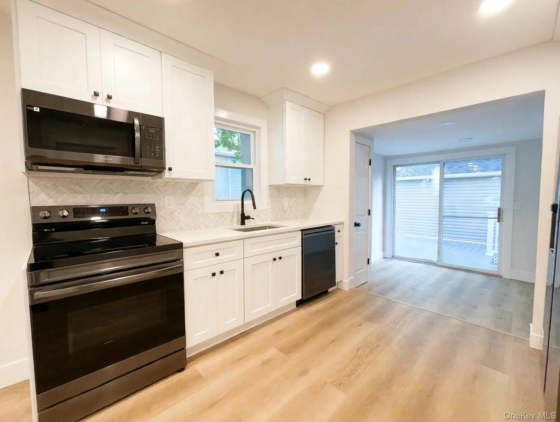 4 Garfield Court, Smithtown, NY, 2 Bedrooms Bedrooms, 5 Rooms Rooms,1 BathroomBathrooms,Residential,For Rent,Garfield,0,1063663 4 Garfield Court, Smithtown, NY, 2 Bedrooms Bedrooms, 5 Rooms Rooms,1 BathroomBathrooms,Residential,For Rent,Garfield,0,1063663