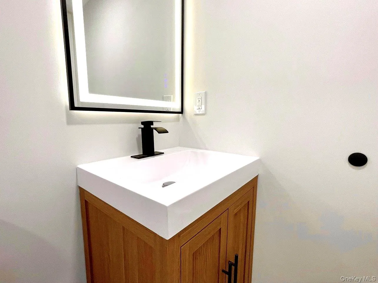 4 Garfield Court, Smithtown, NY, 2 Bedrooms Bedrooms, 5 Rooms Rooms,1 BathroomBathrooms,Residential,For Rent,Garfield,0,1063663 4 Garfield Court, Smithtown, NY, 2 Bedrooms Bedrooms, 5 Rooms Rooms,1 BathroomBathrooms,Residential,For Rent,Garfield,0,1063663